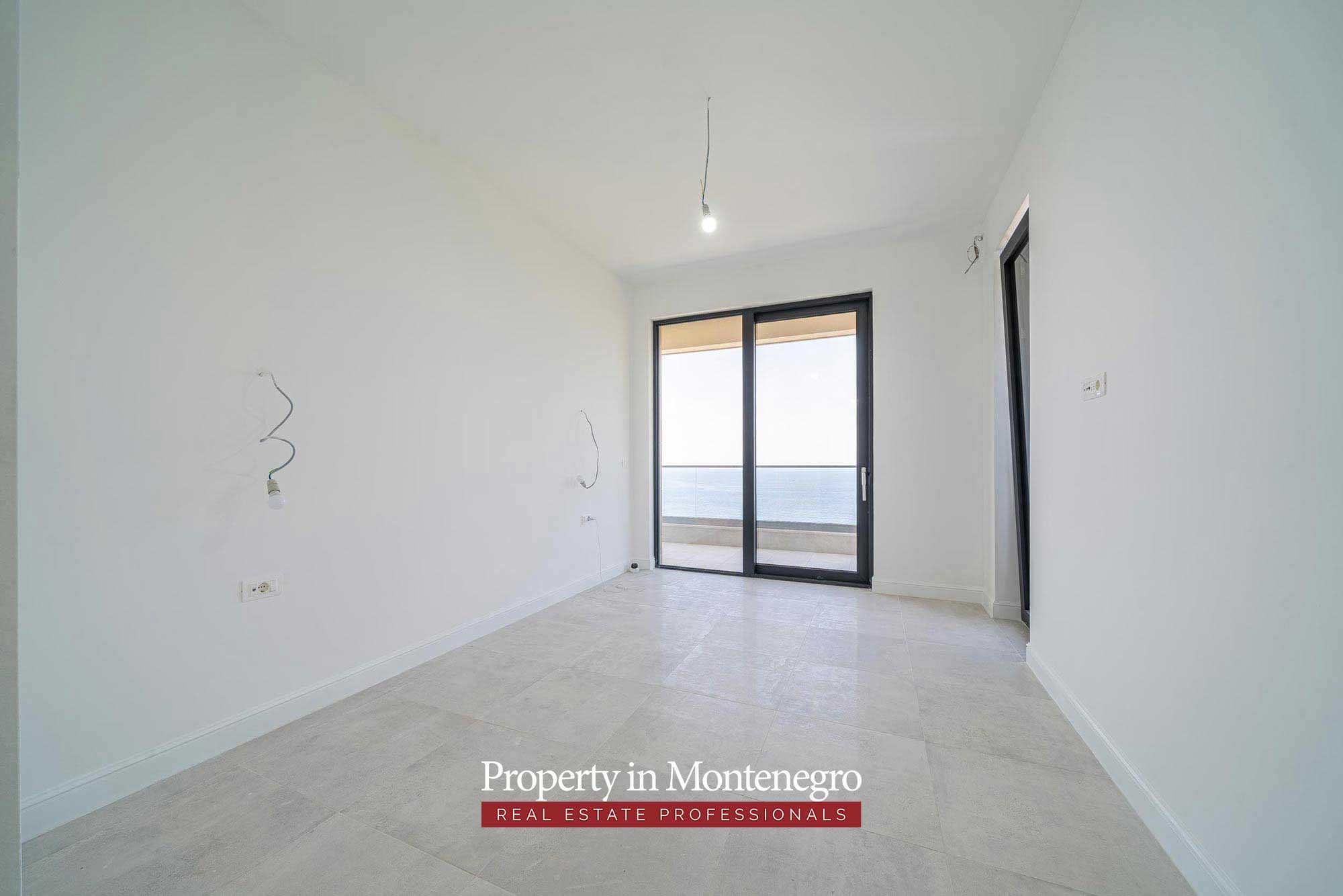 Beautiful villa in Budva with panoramic views (40)