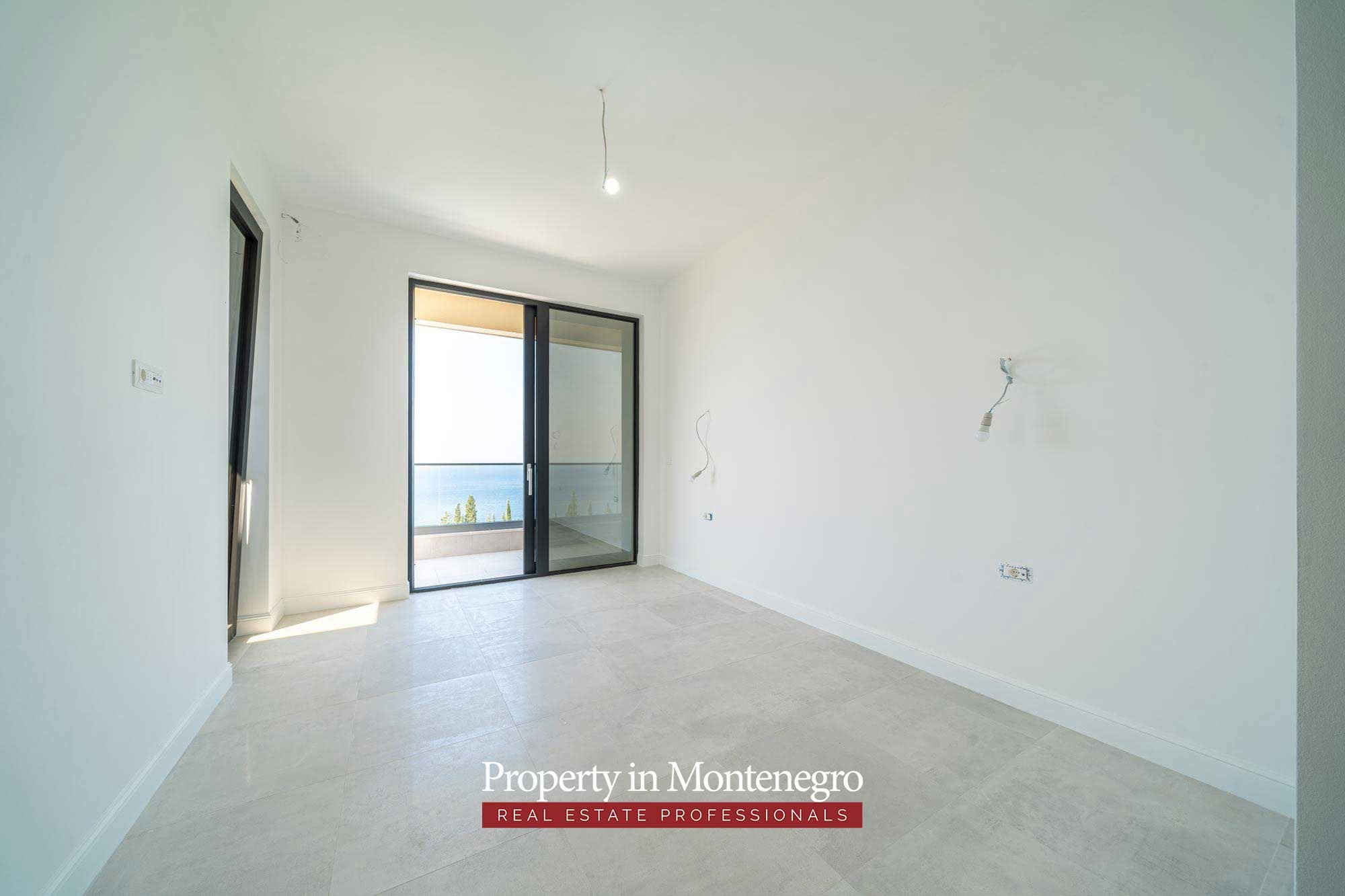 Beautiful villa in Budva with panoramic views (45)