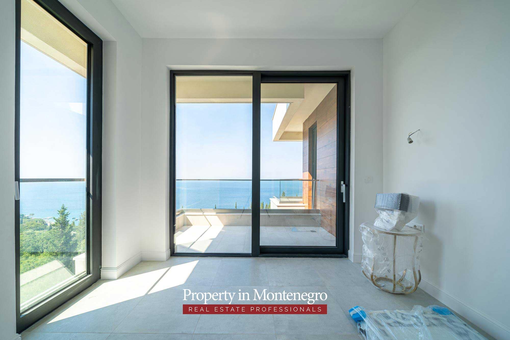 Beautiful villa in Budva with panoramic views (50)
