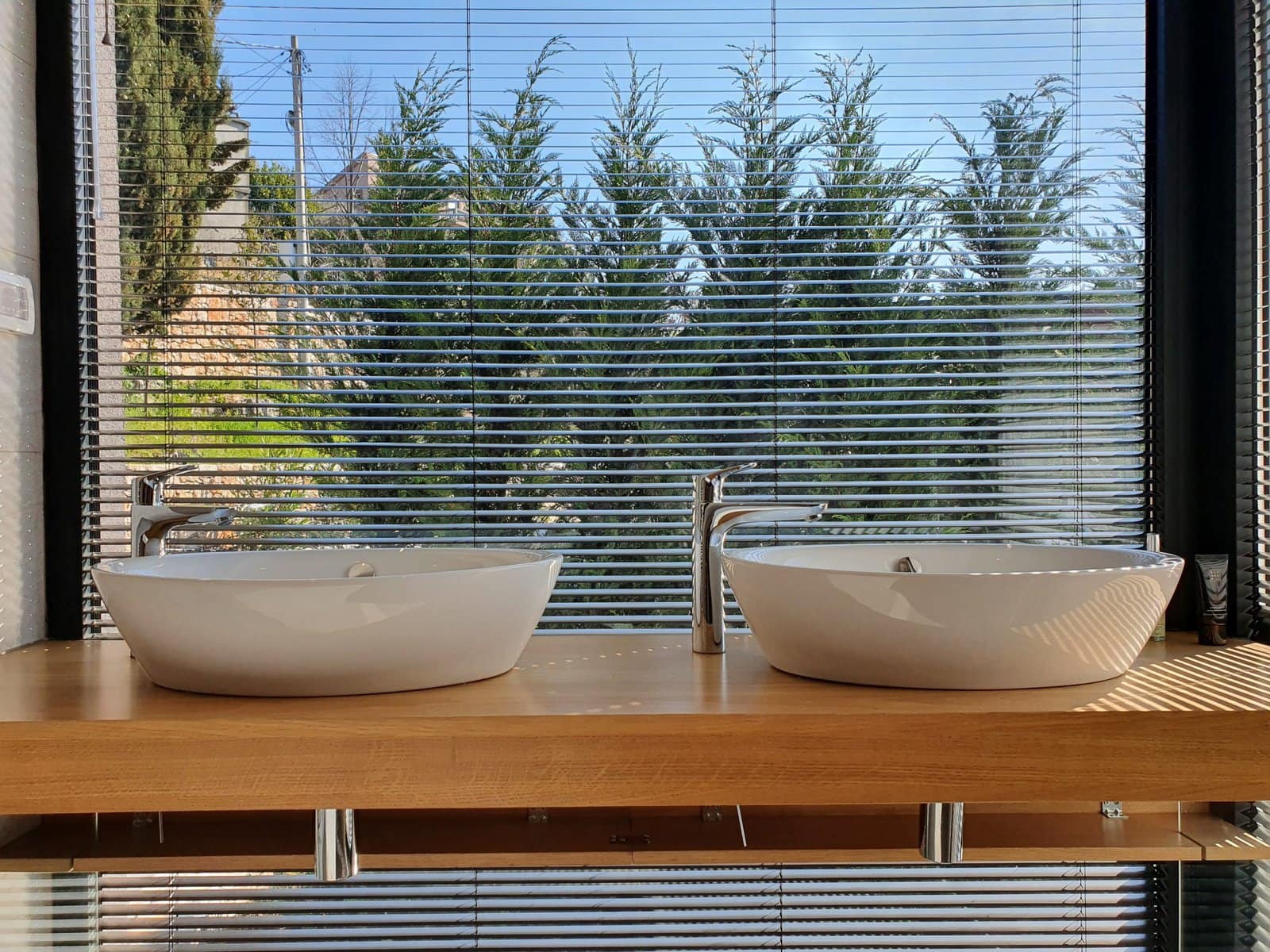 Three-bedroom, contemporary villa in an exclusive gated complex with an outdoor pool, Podgorica (11)