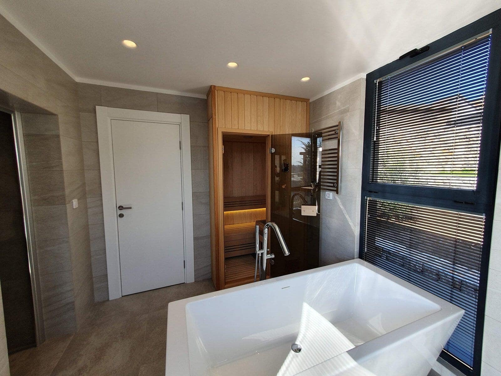 Three-bedroom, contemporary villa in an exclusive gated complex with an outdoor pool, Podgorica (12)