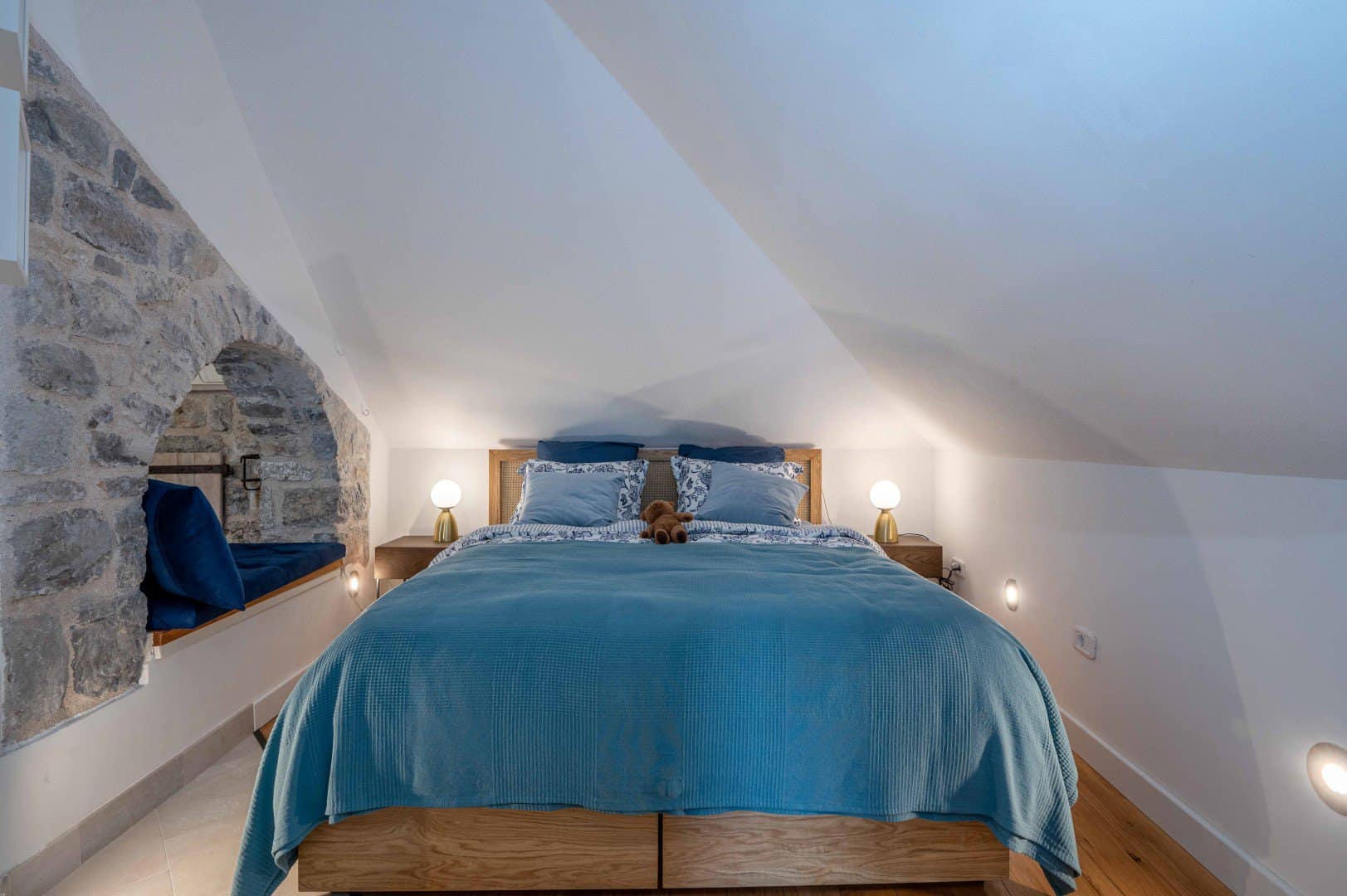 Unique 1bdr Apartment in Budva Old Town (17)