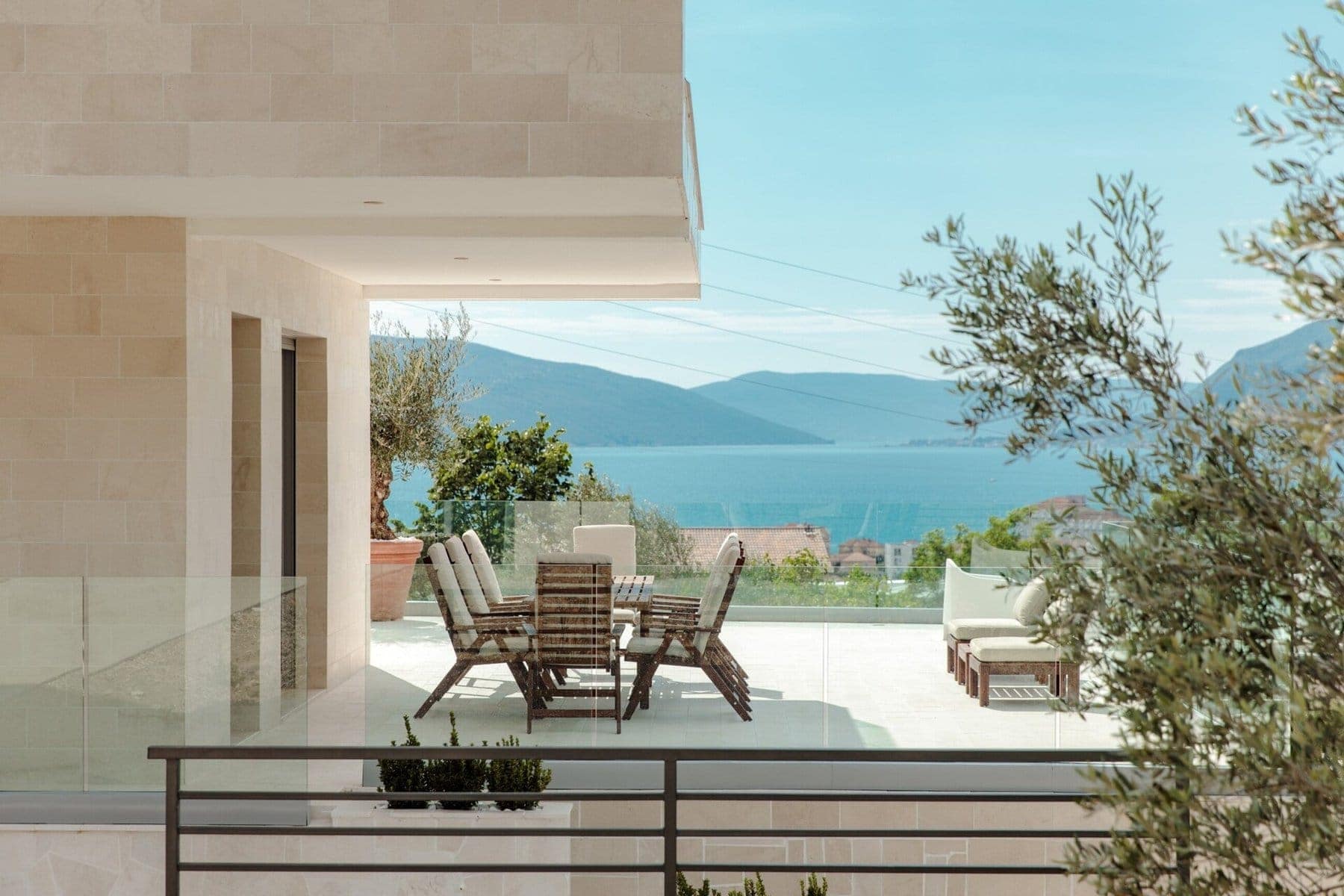 Tivat Sea-view Villa for Rent (5)