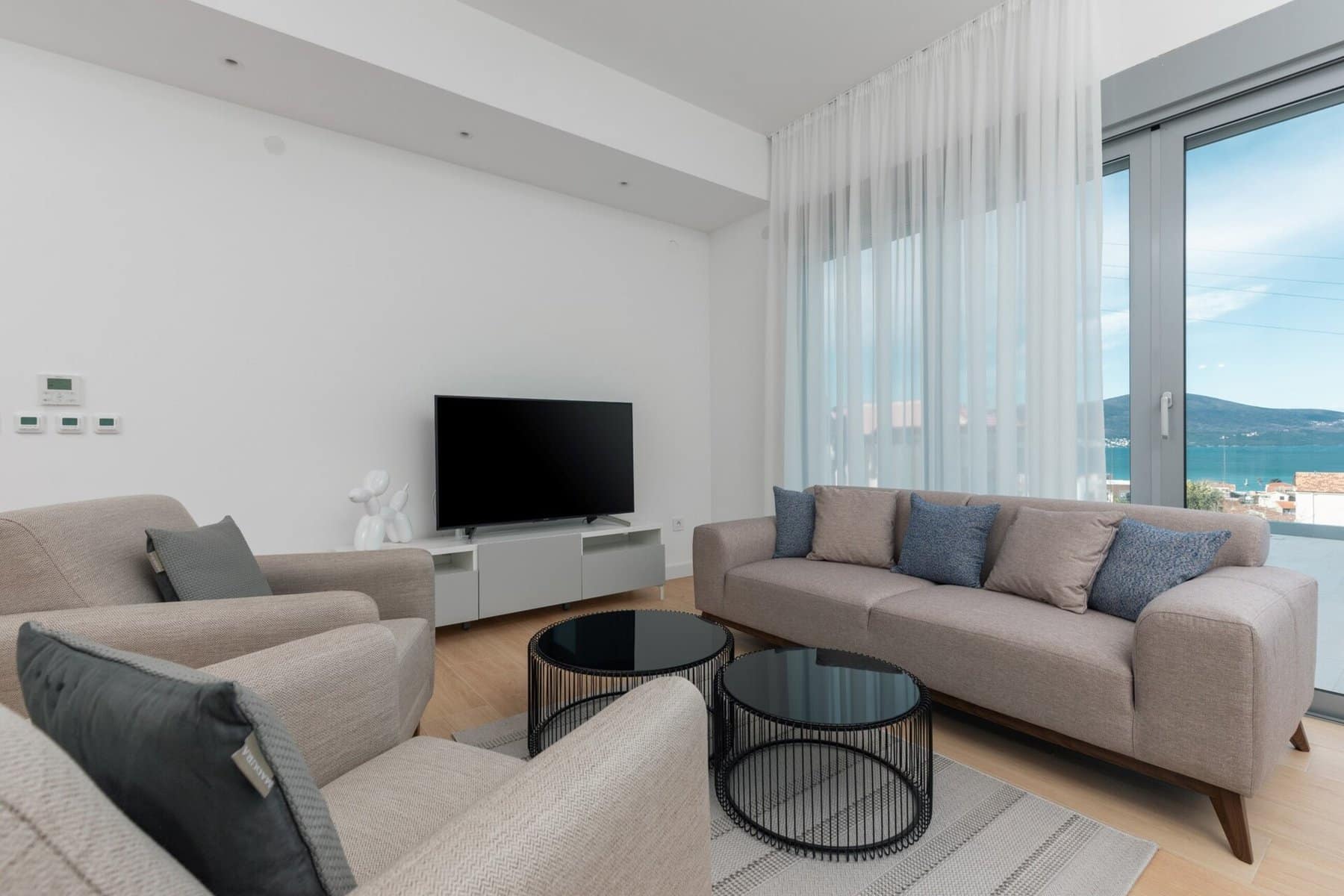 Tivat Sea-view Villa for Rent (9)