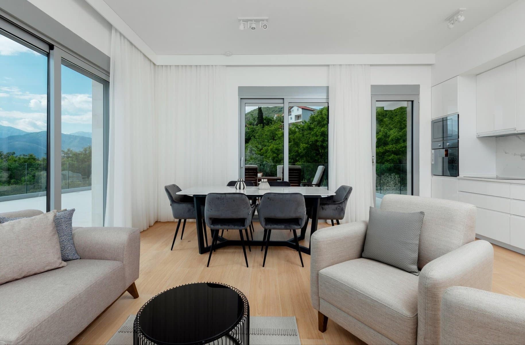 Tivat Sea-view Villa for Rent (11)