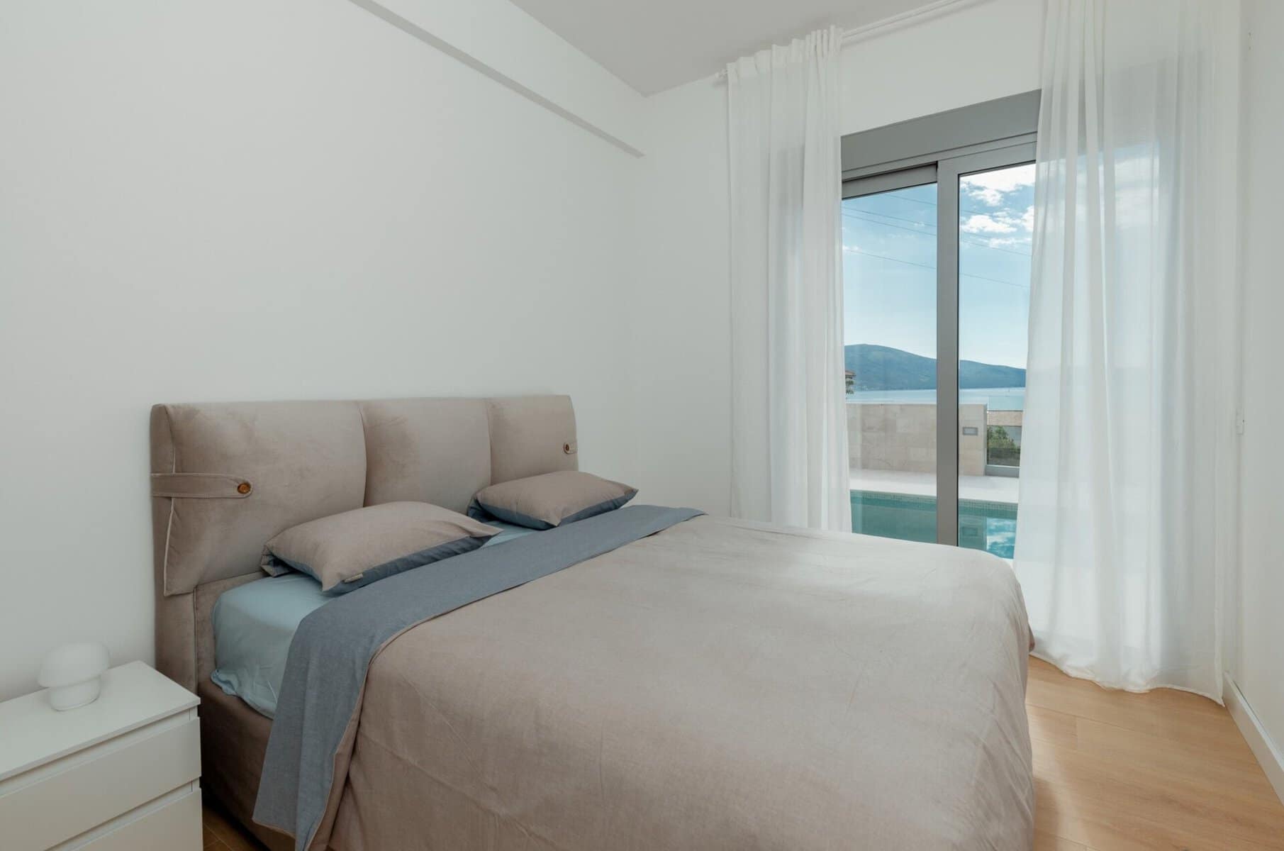Tivat Sea-view Villa for Rent (14)