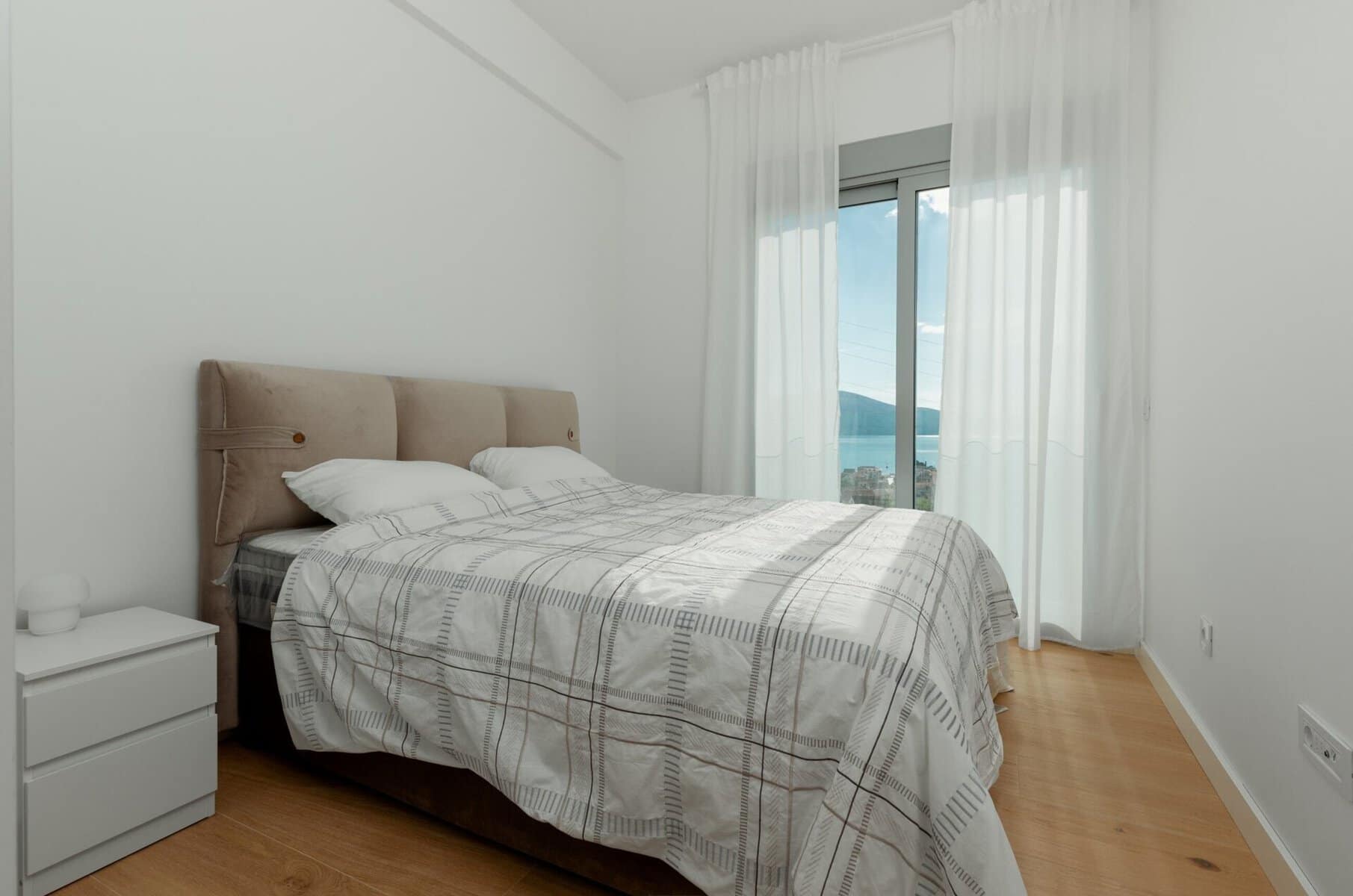 Tivat Sea-view Villa for Rent (22)