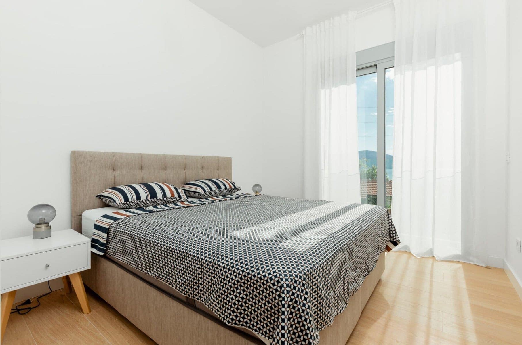 Tivat Sea-view Villa for Rent (24)