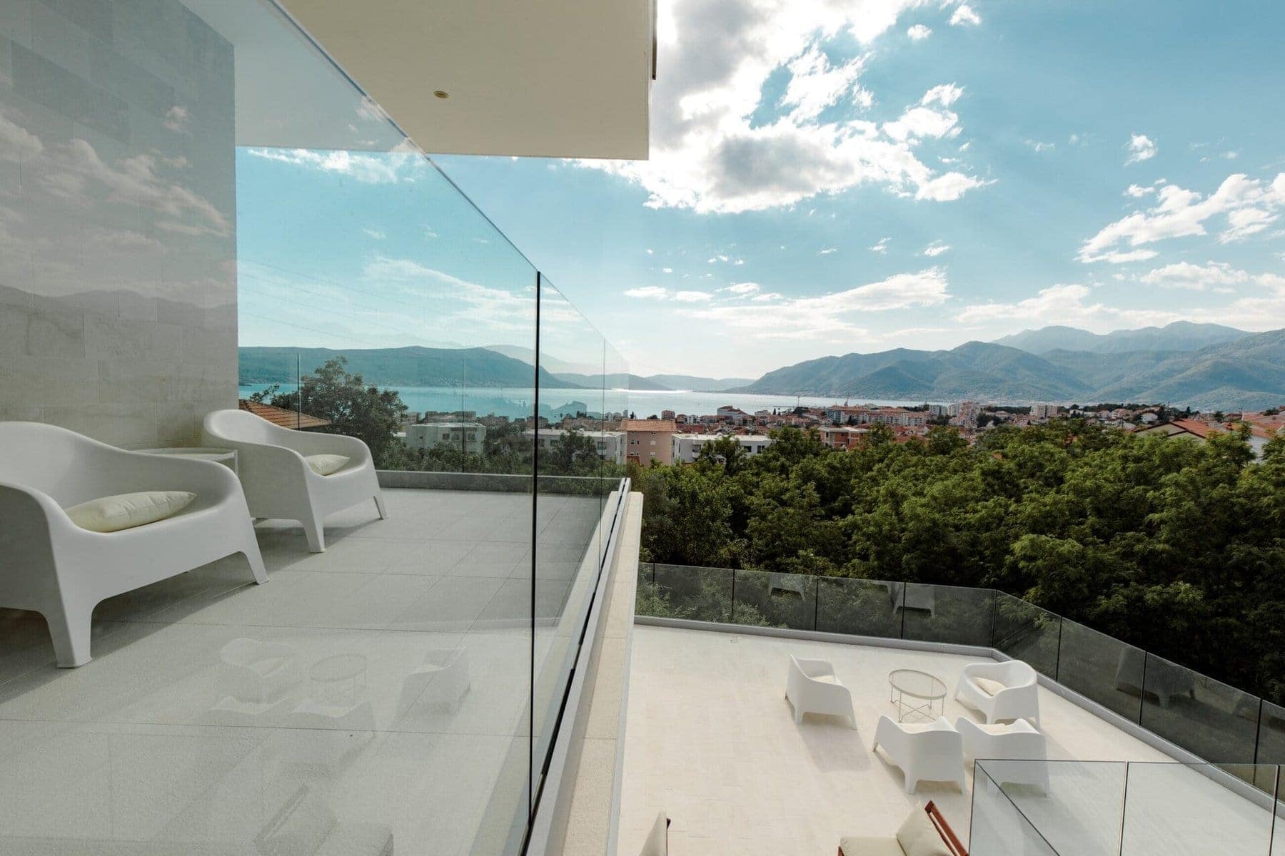 Tivat Sea-view Villa for Rent (28)
