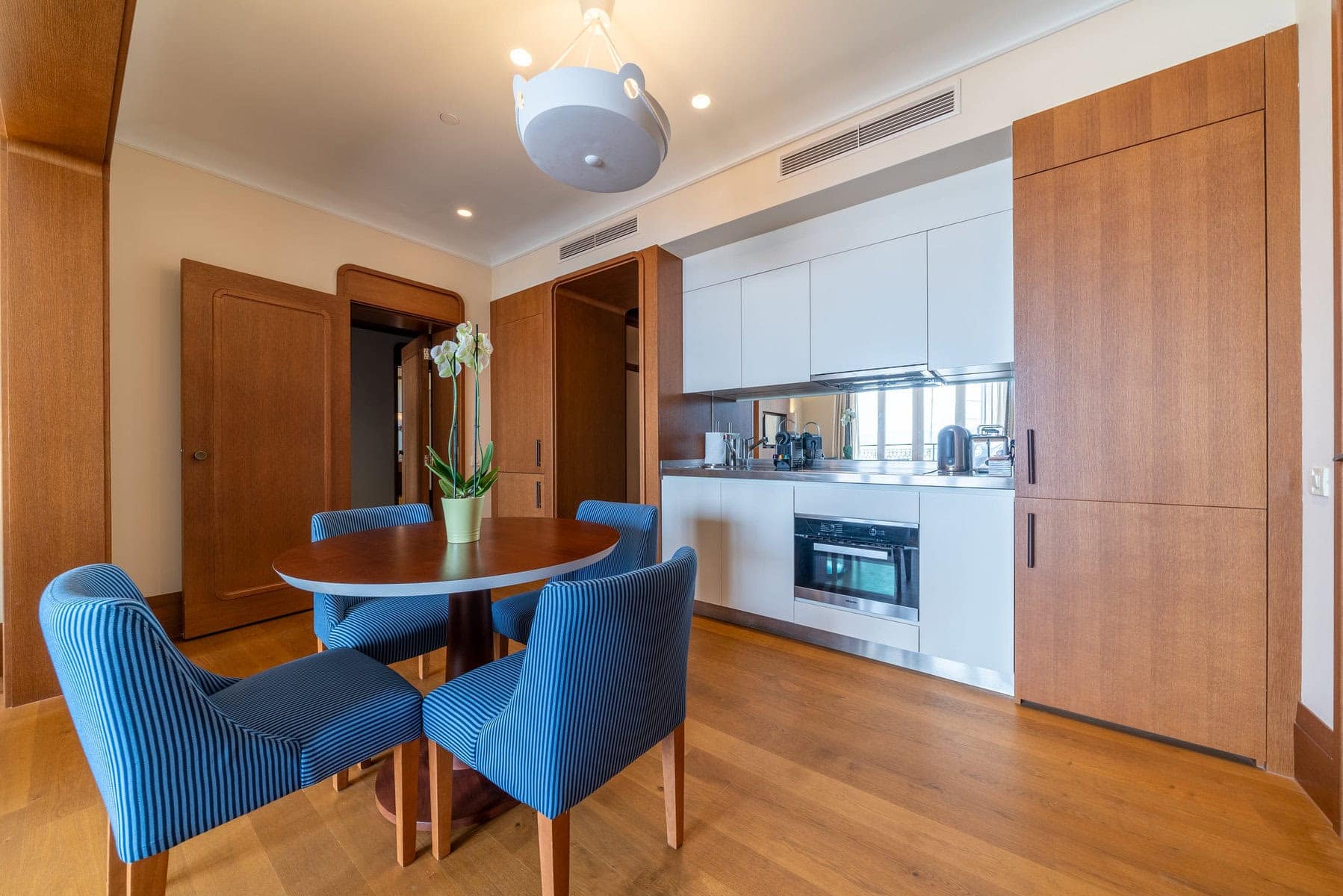 Waterfront 2bdr Apartment within Regent 5* Hotel (5)