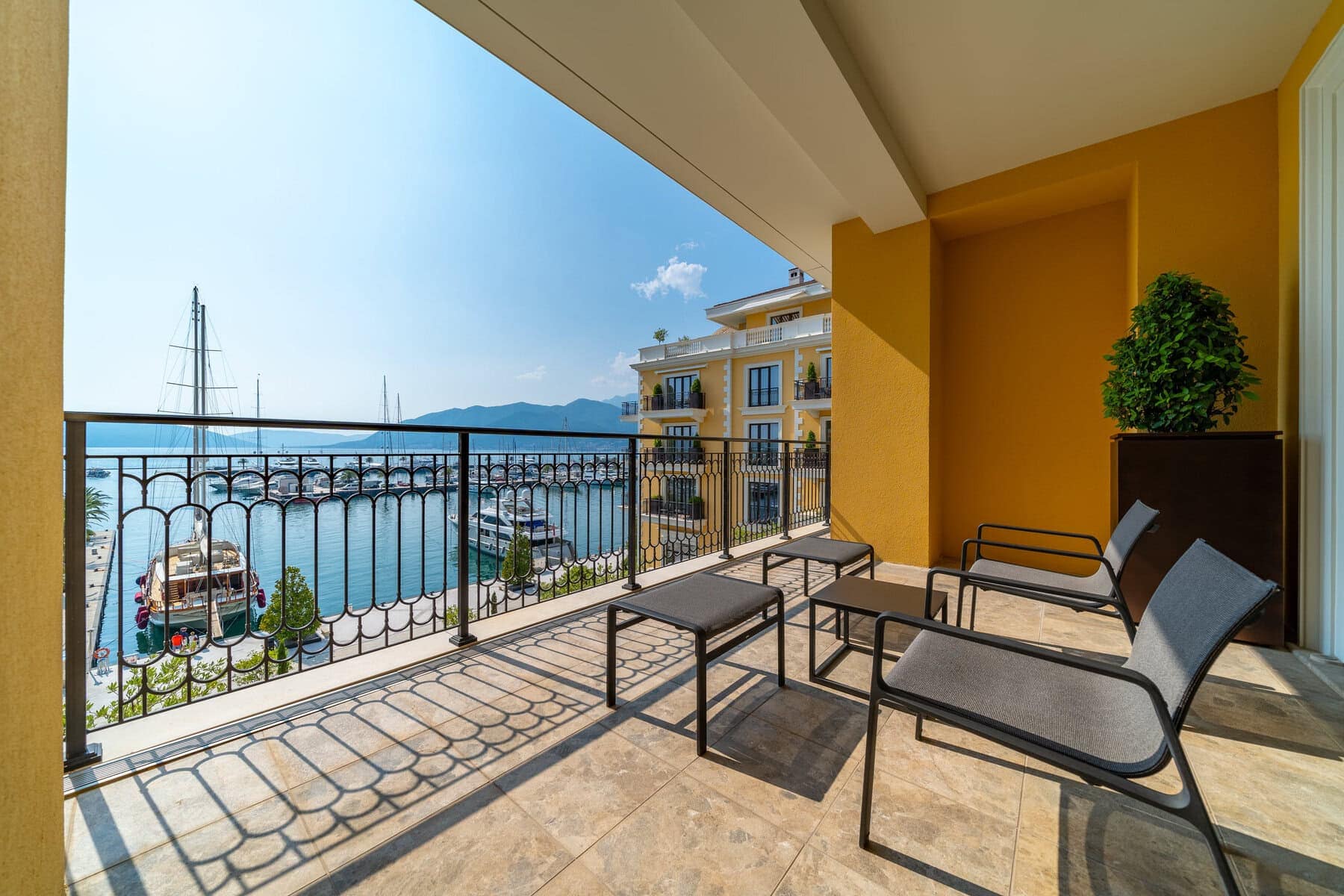 Waterfront 2bdr Apartment within Regent 5* Hotel (11)