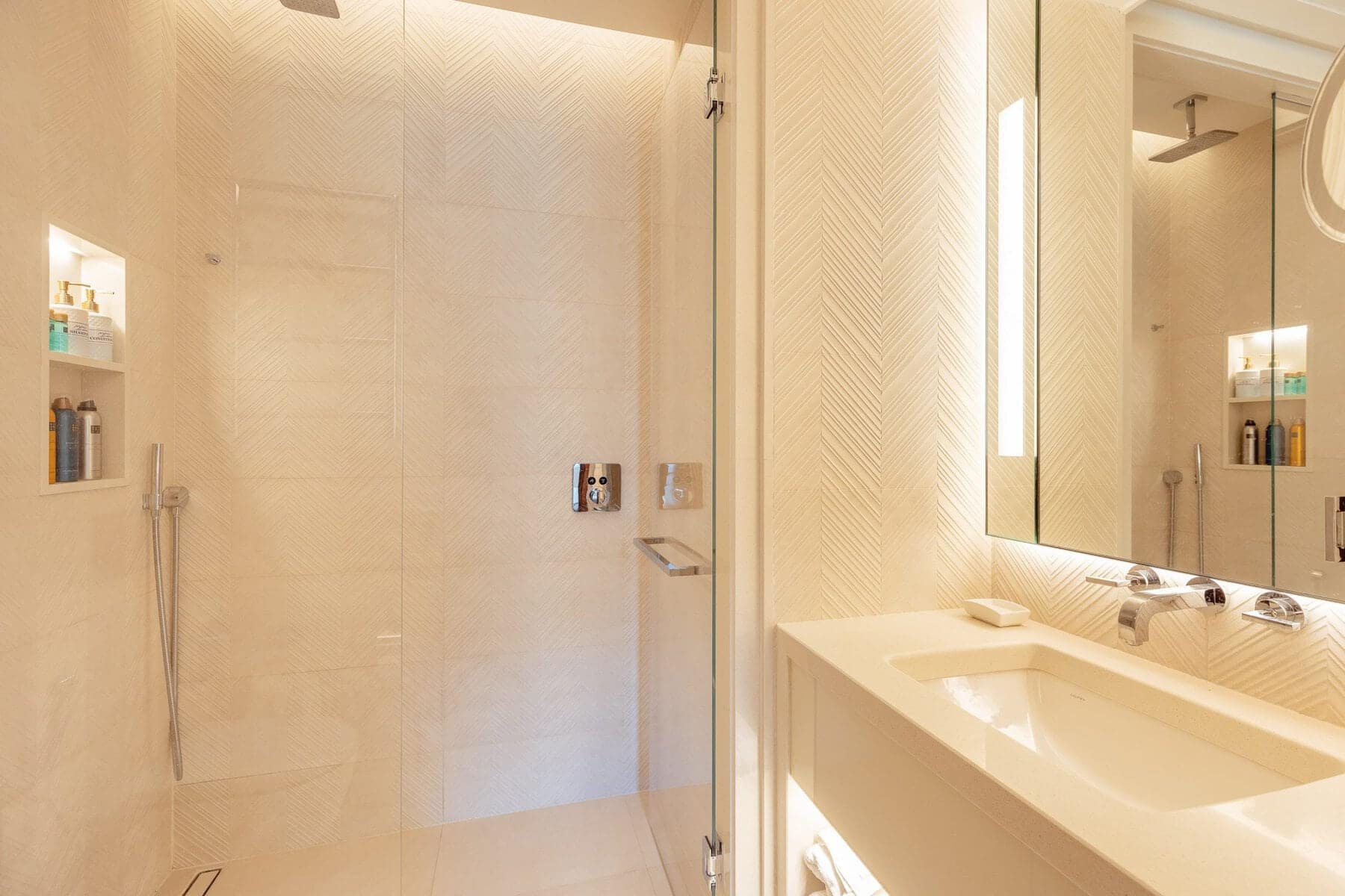 Elena 2bdr Contemporary Apartment (13)