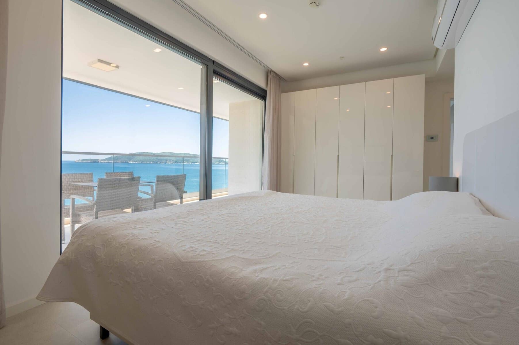 Rafailovici 2bdr Waterfront Apartment (12)