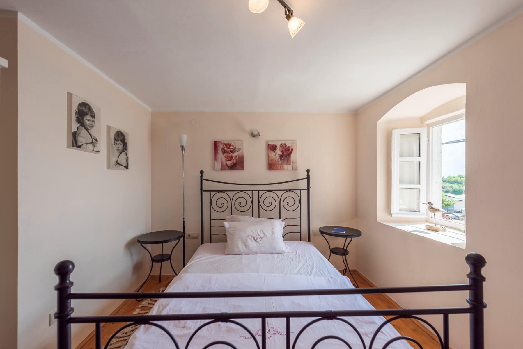 Charming Stone House on the First Line to the Sea in Baosici (19)