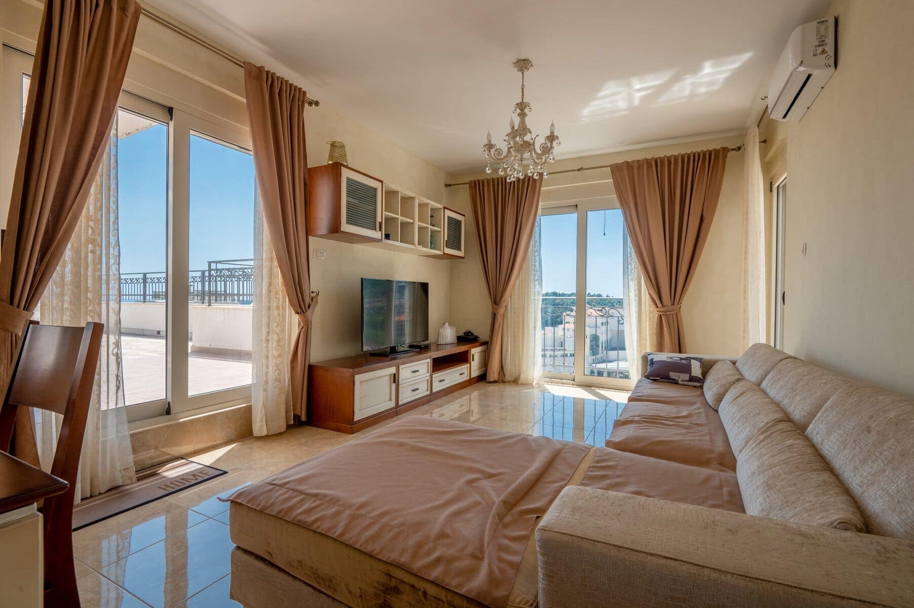 Luxury Penthouse Apartment with Panoramic Roof Terrace and Garage (5)