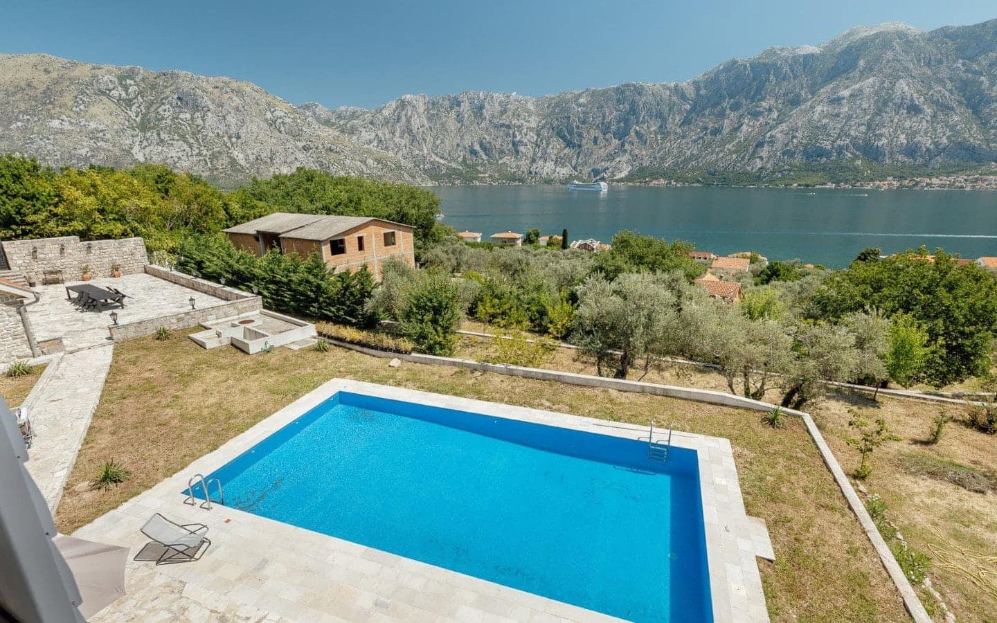 Prcanj – Historical Complex of Stone Villas and Houses (8)