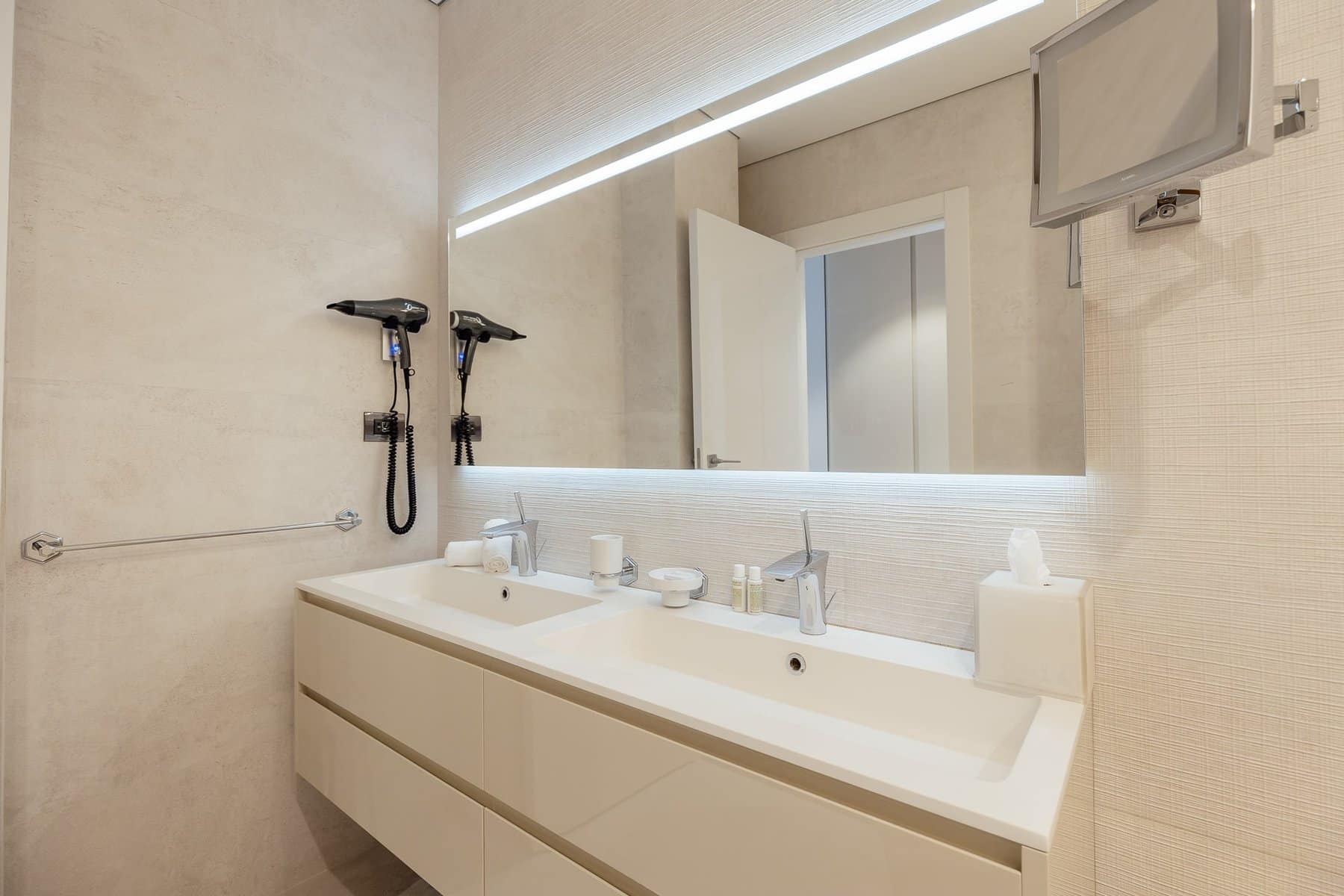 Luxury 3bdr Apartment in Nikki Beach (14)