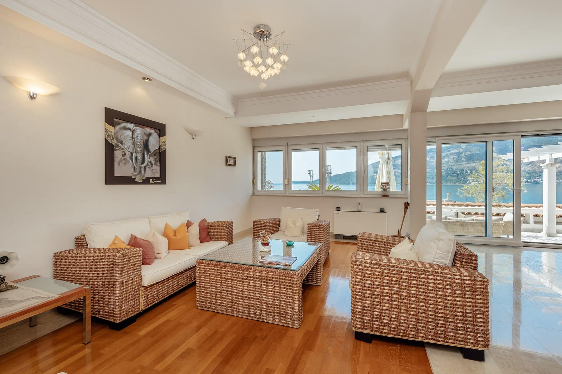 Skver 3bdr Apartment with a Sea View (8)