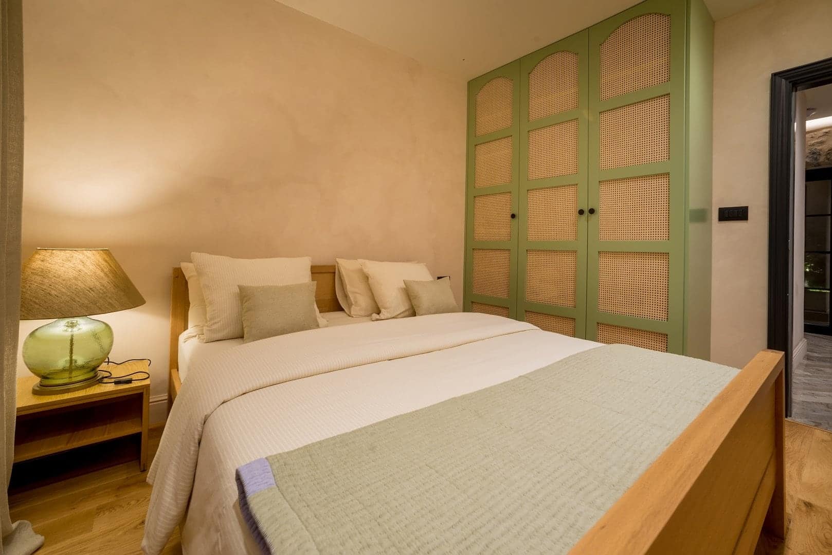 Charming Stone House for Rent (12)
