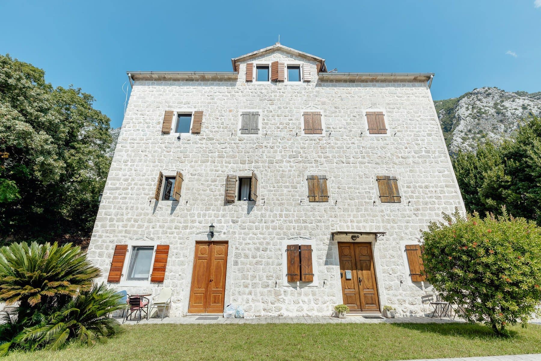 Two-bedroom Penthouse in a Stone Building, Котор · Доброта