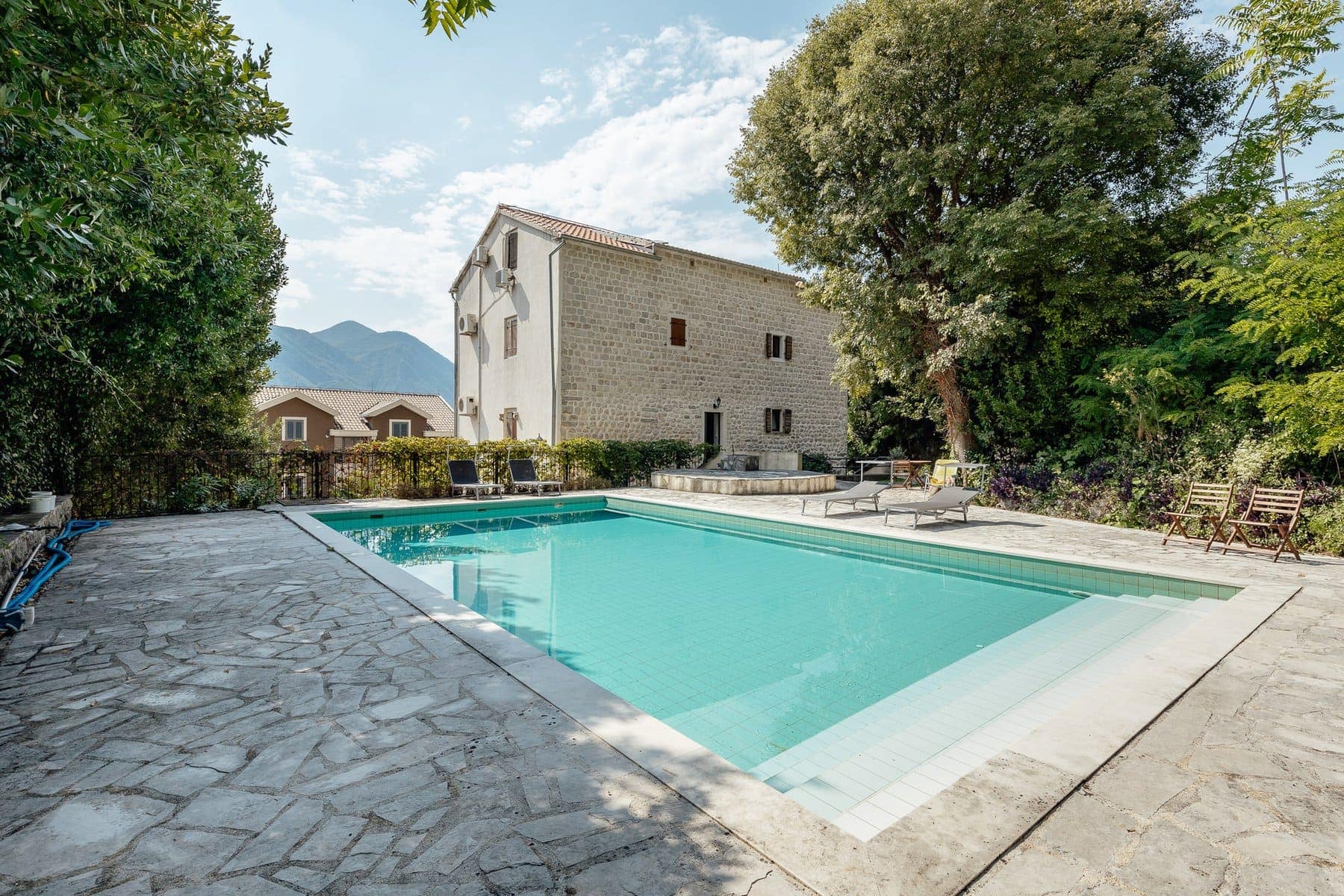 Two-bedroom Penthouse in a Stone Building (2)