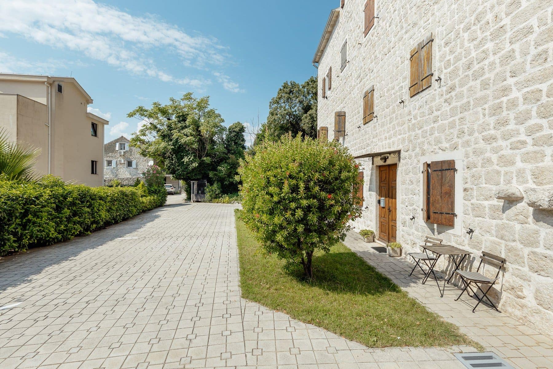 Two-bedroom Penthouse in a Stone Building (3)