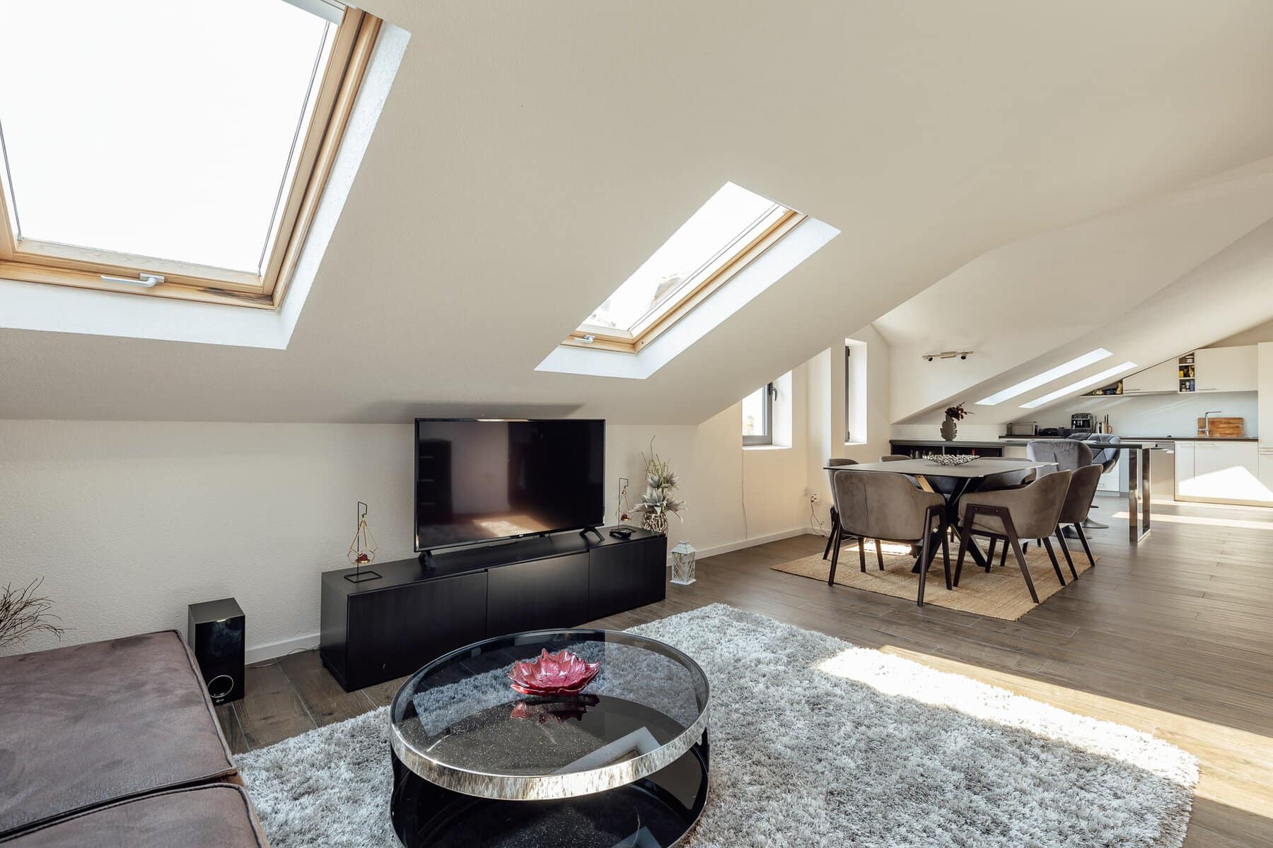 Two-bedroom Penthouse in a Stone Building (5)