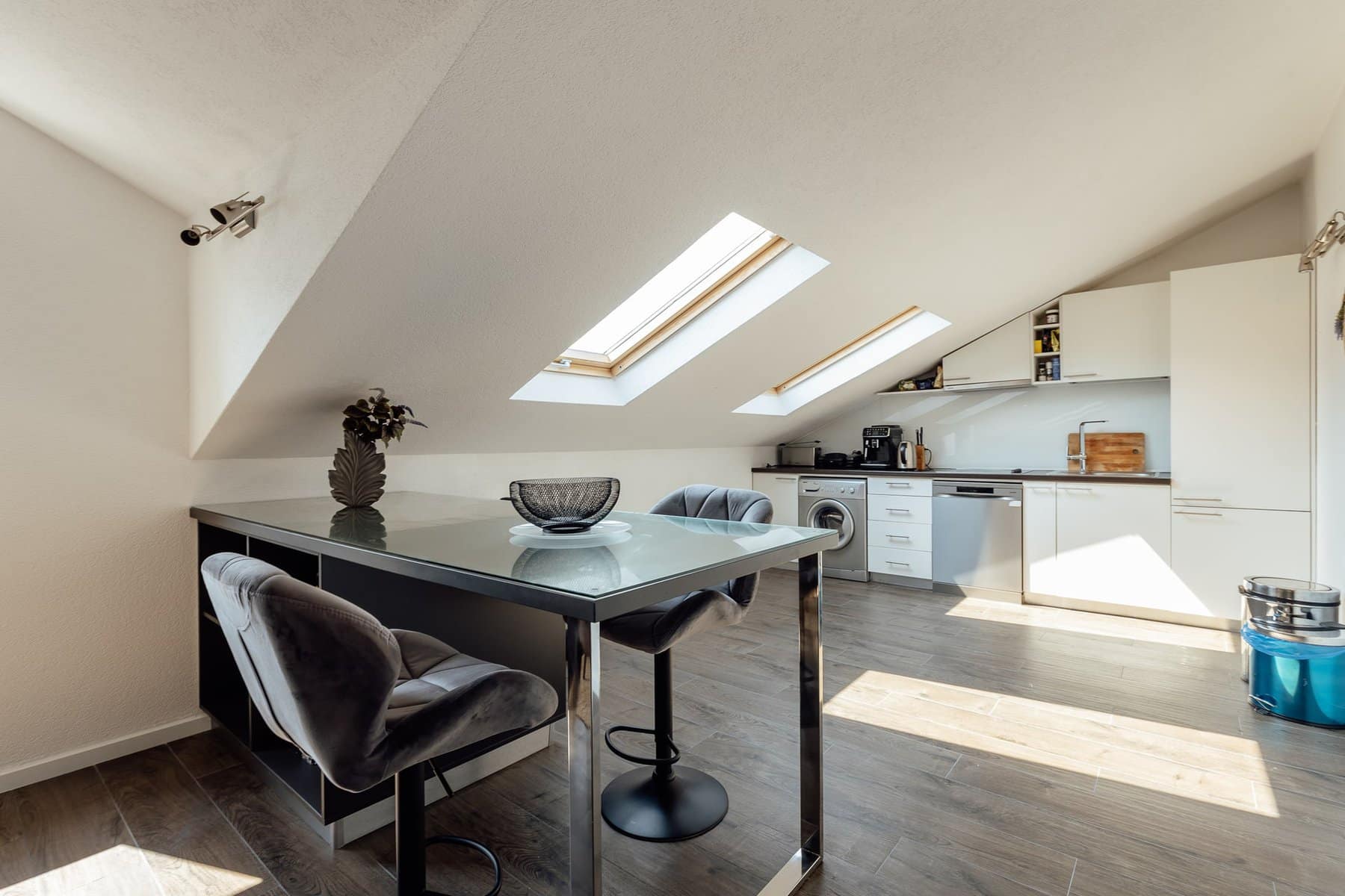 Two-bedroom Penthouse in a Stone Building (8)