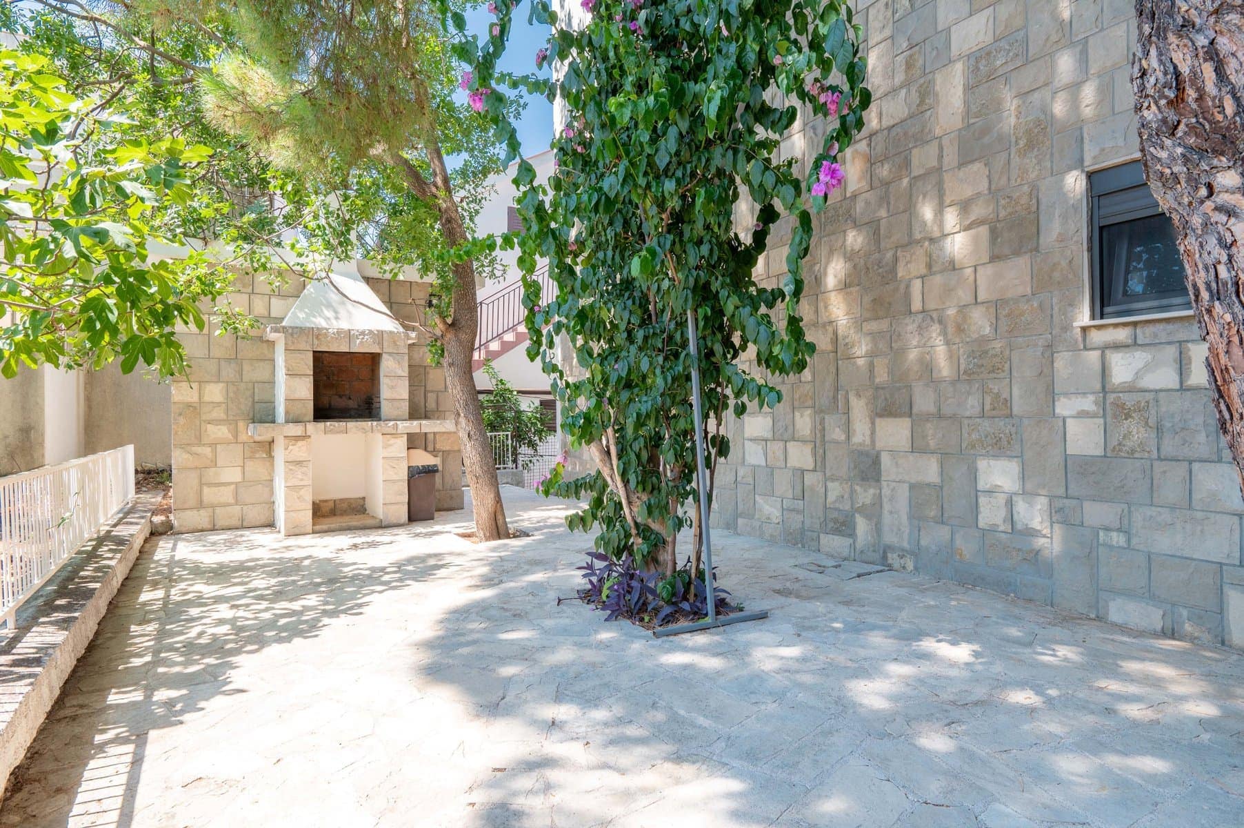 Utjeha 3bdr House (12)