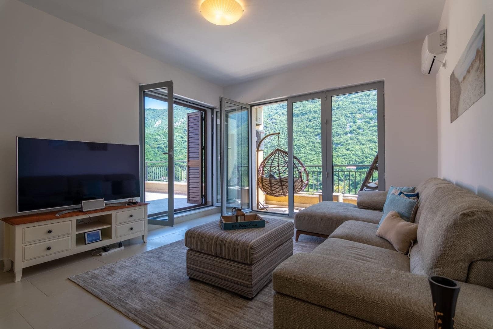 Morinj 2bdr Penthouse (4)