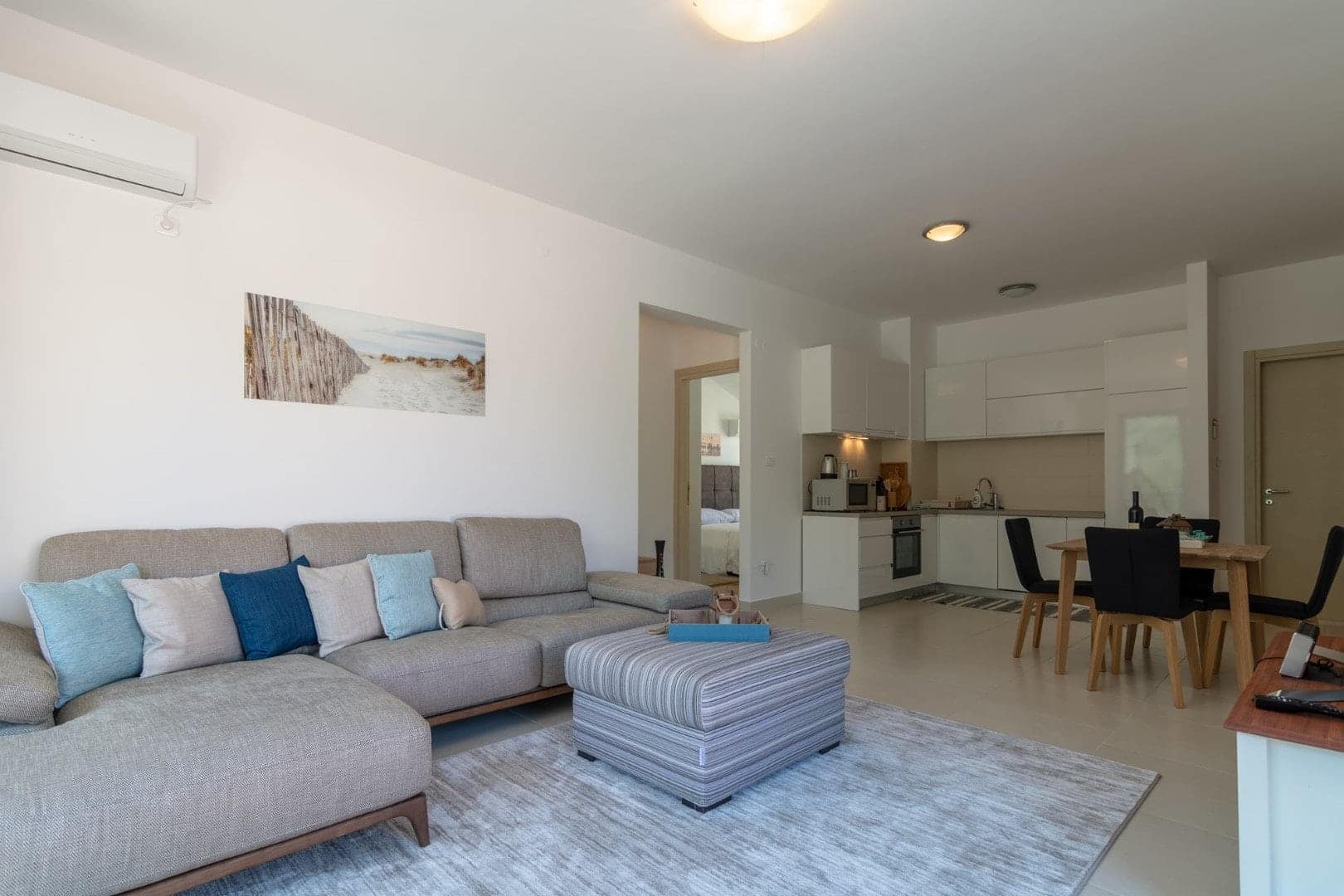 Morinj 2bdr Penthouse (5)