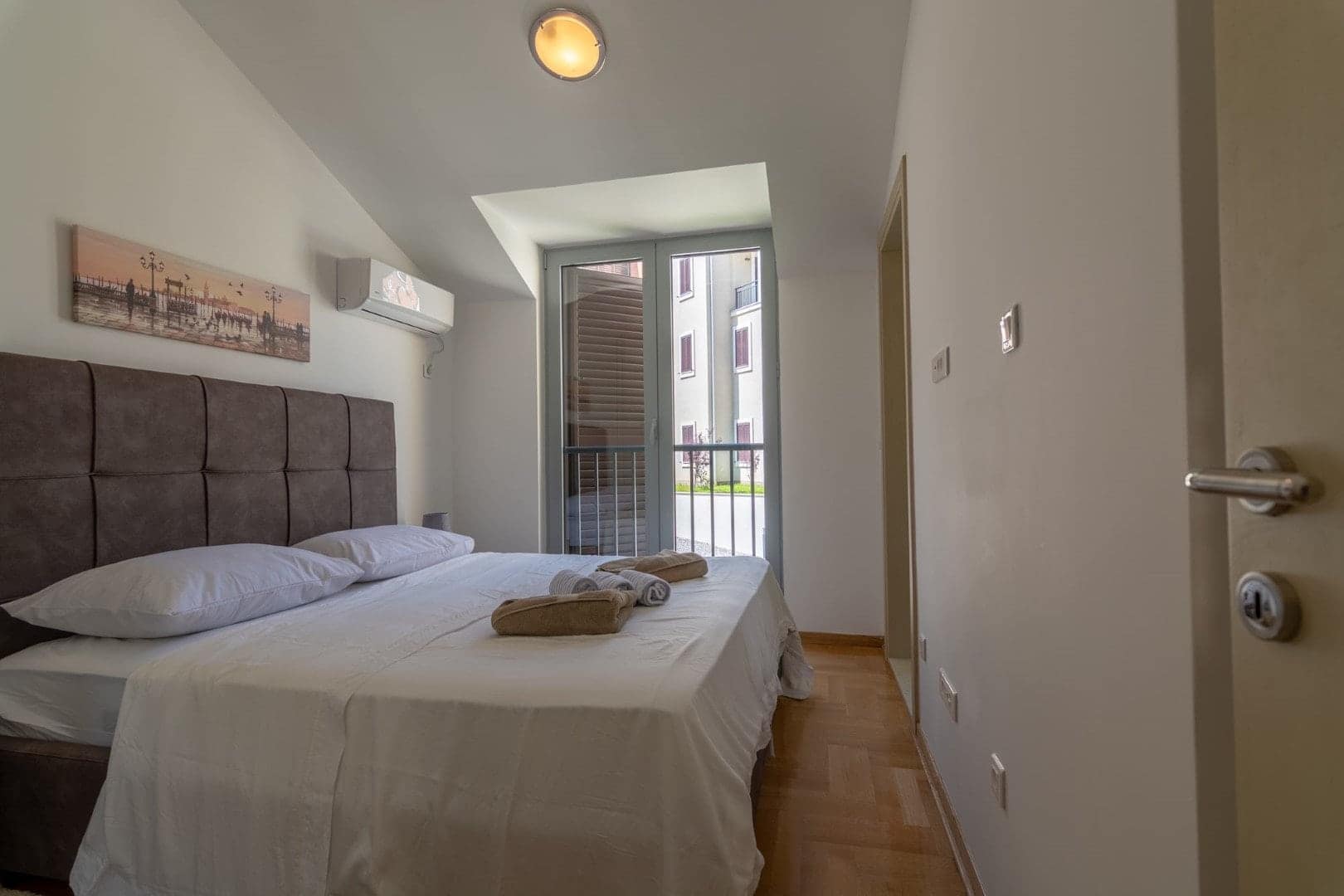 Morinj 2bdr Penthouse (7)
