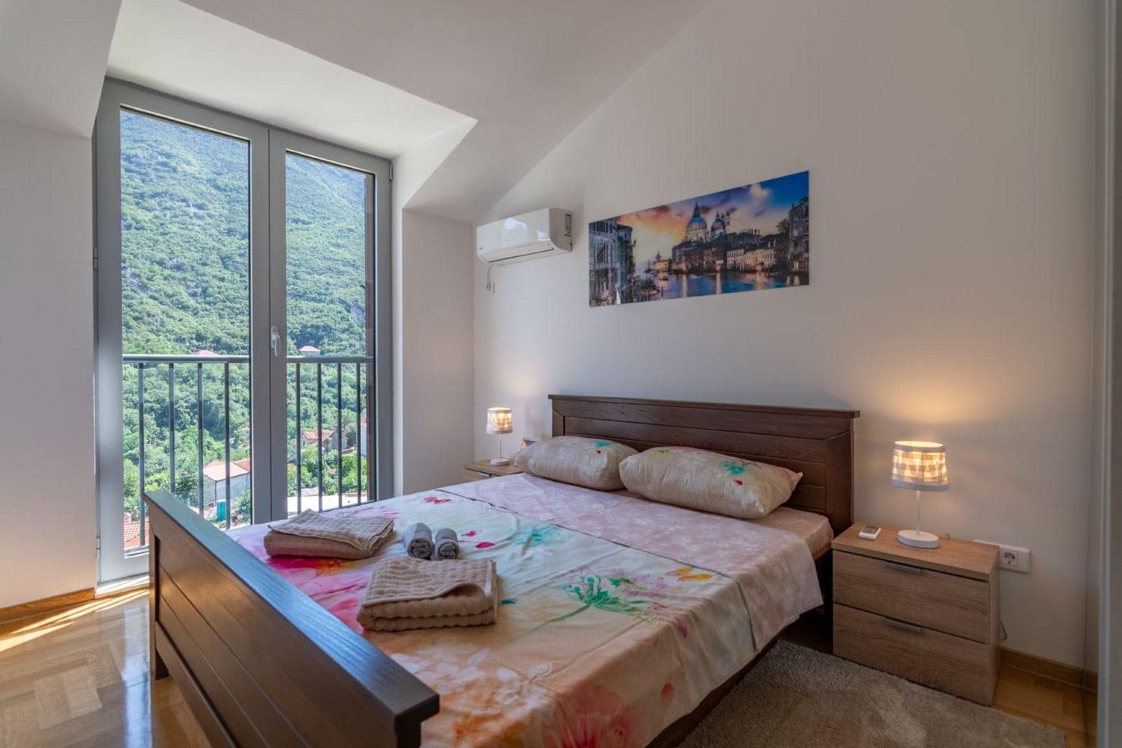 Morinj 2bdr Penthouse (10)