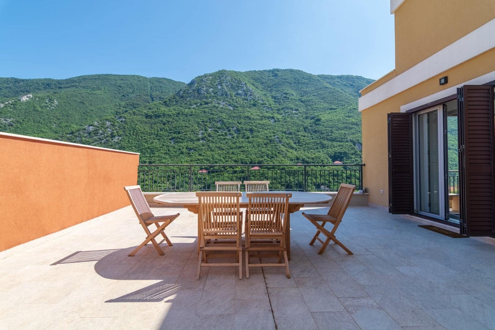 Morinj 2bdr Penthouse (12)