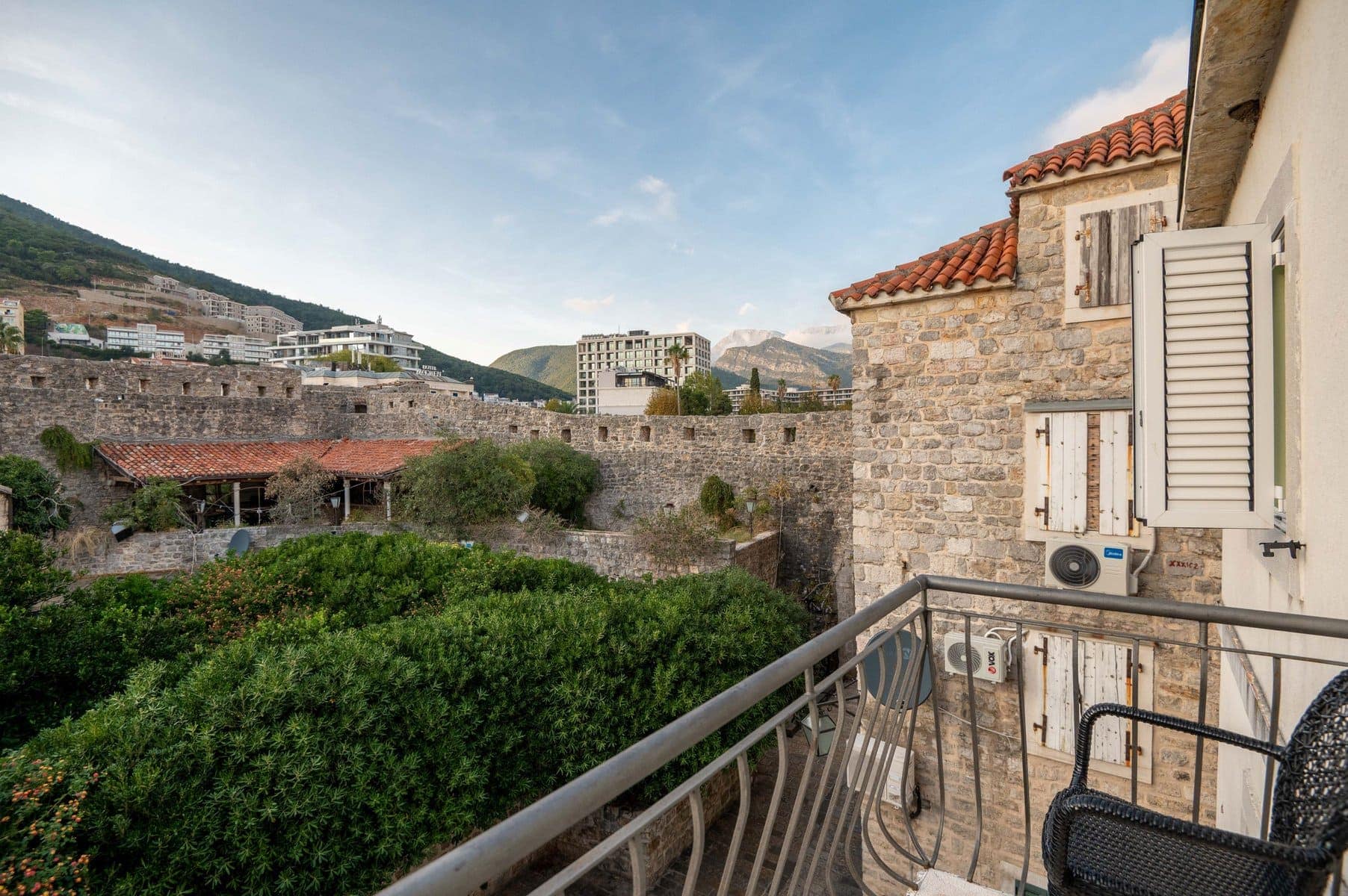Authentic 4bdr Villa,Old Town Budva (11)