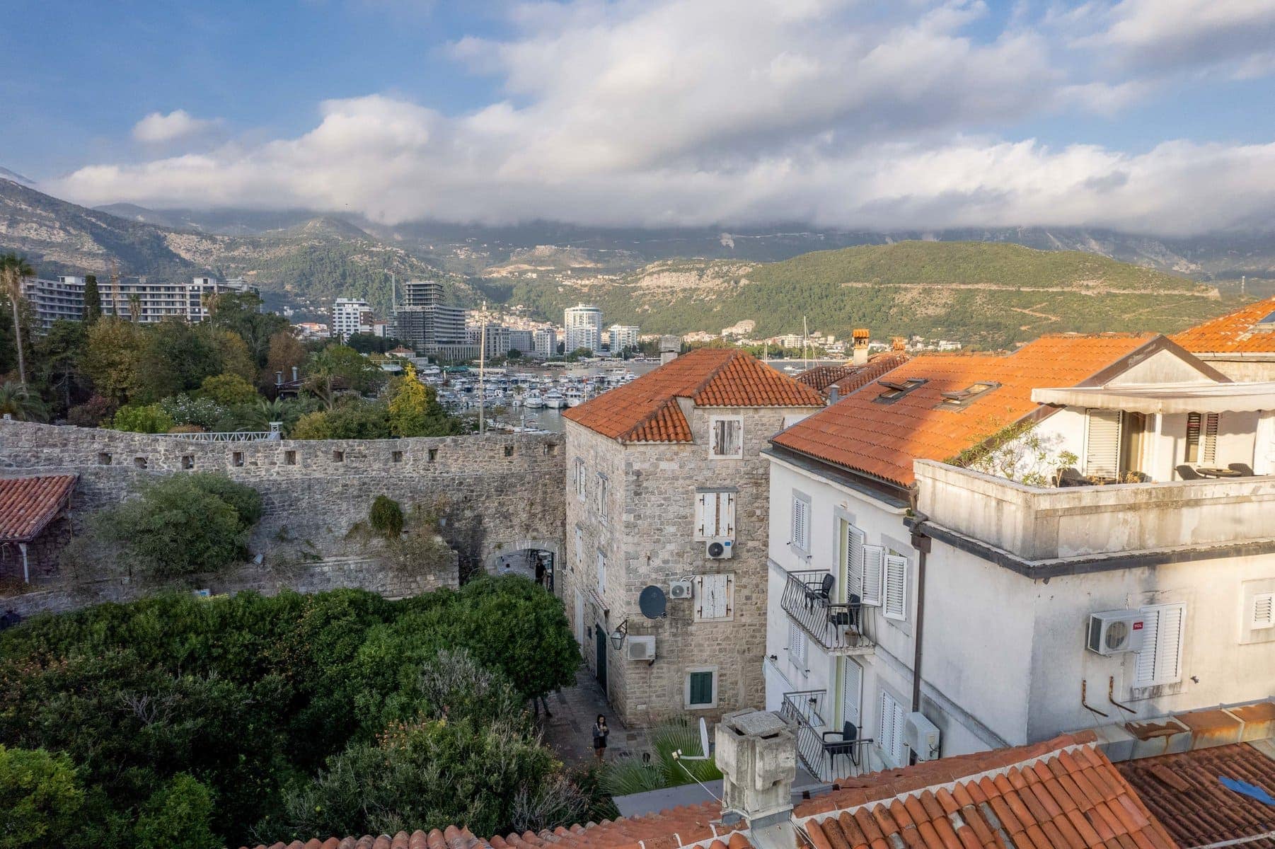 Authentic 4bdr Villa,Old Town Budva (13)