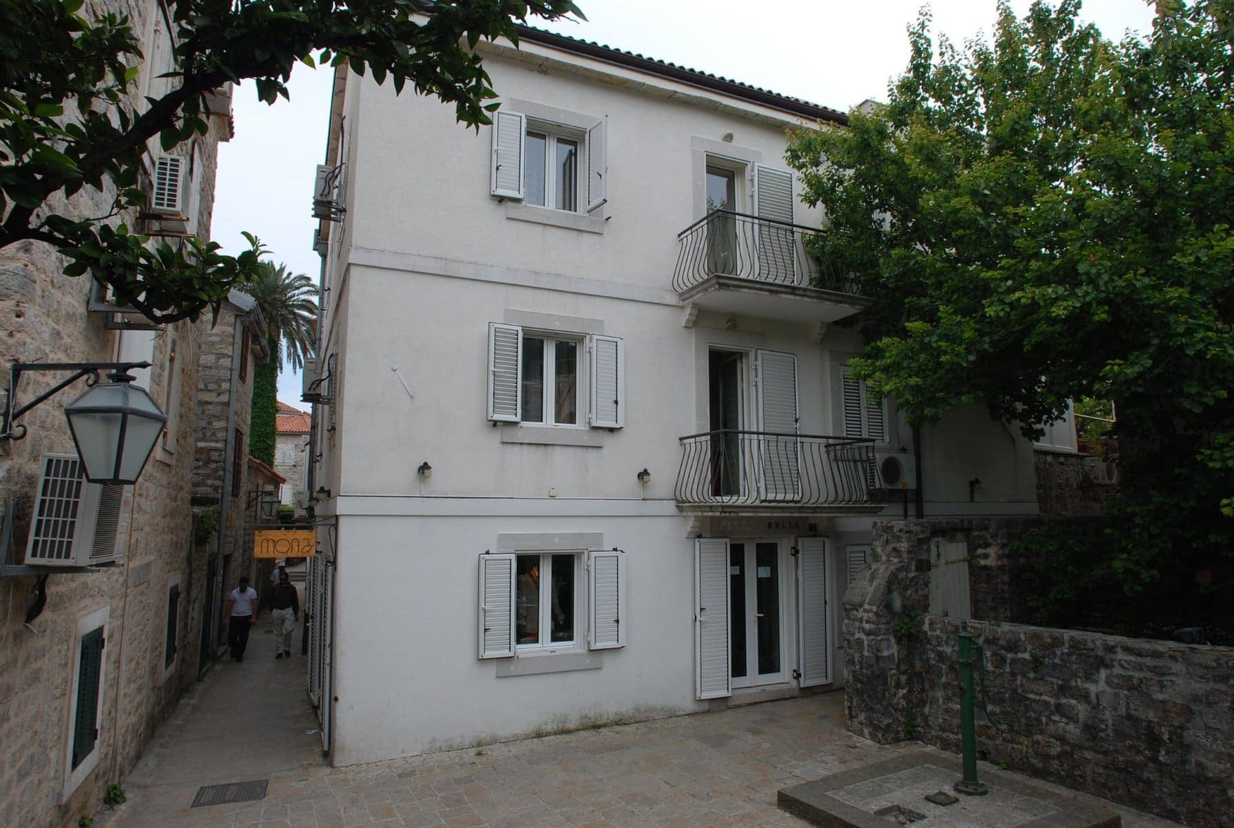 Authentic 4bdr Villa,Old Town Budva (14)