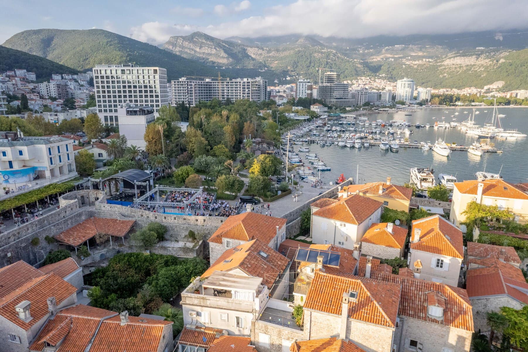 Authentic 4bdr Villa,Old Town Budva (16)