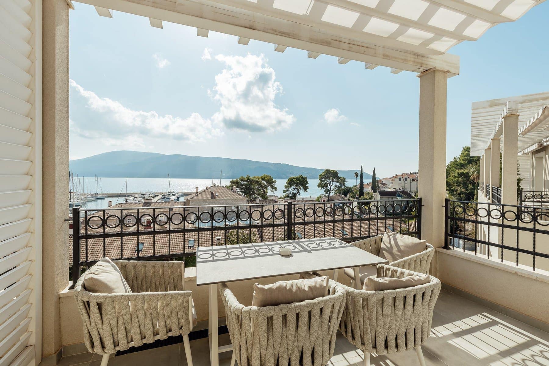 Exclusive 2bdr Apartment Lazure (3)
