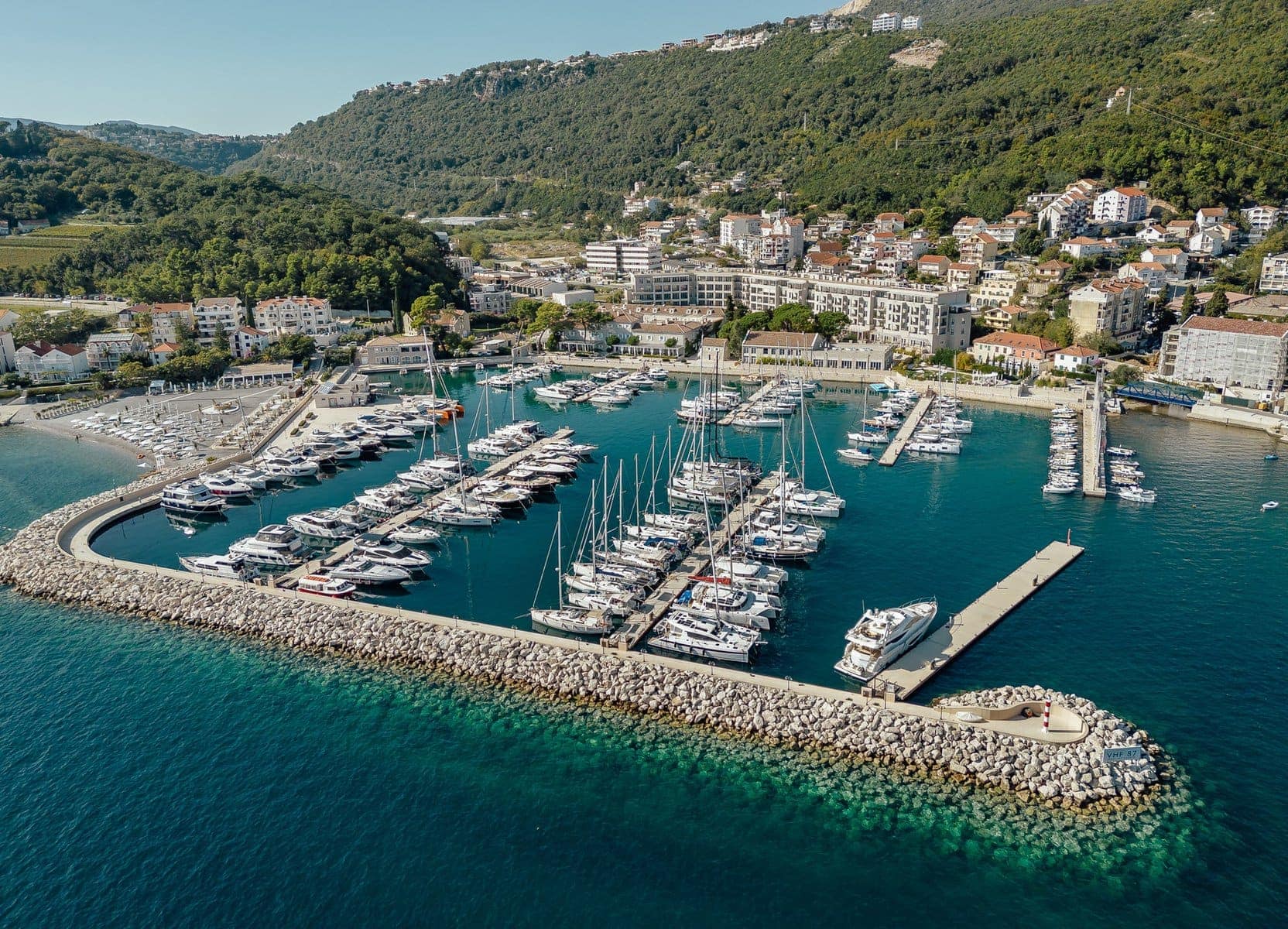 Exclusive 2bdr Apartment Lazure (19)
