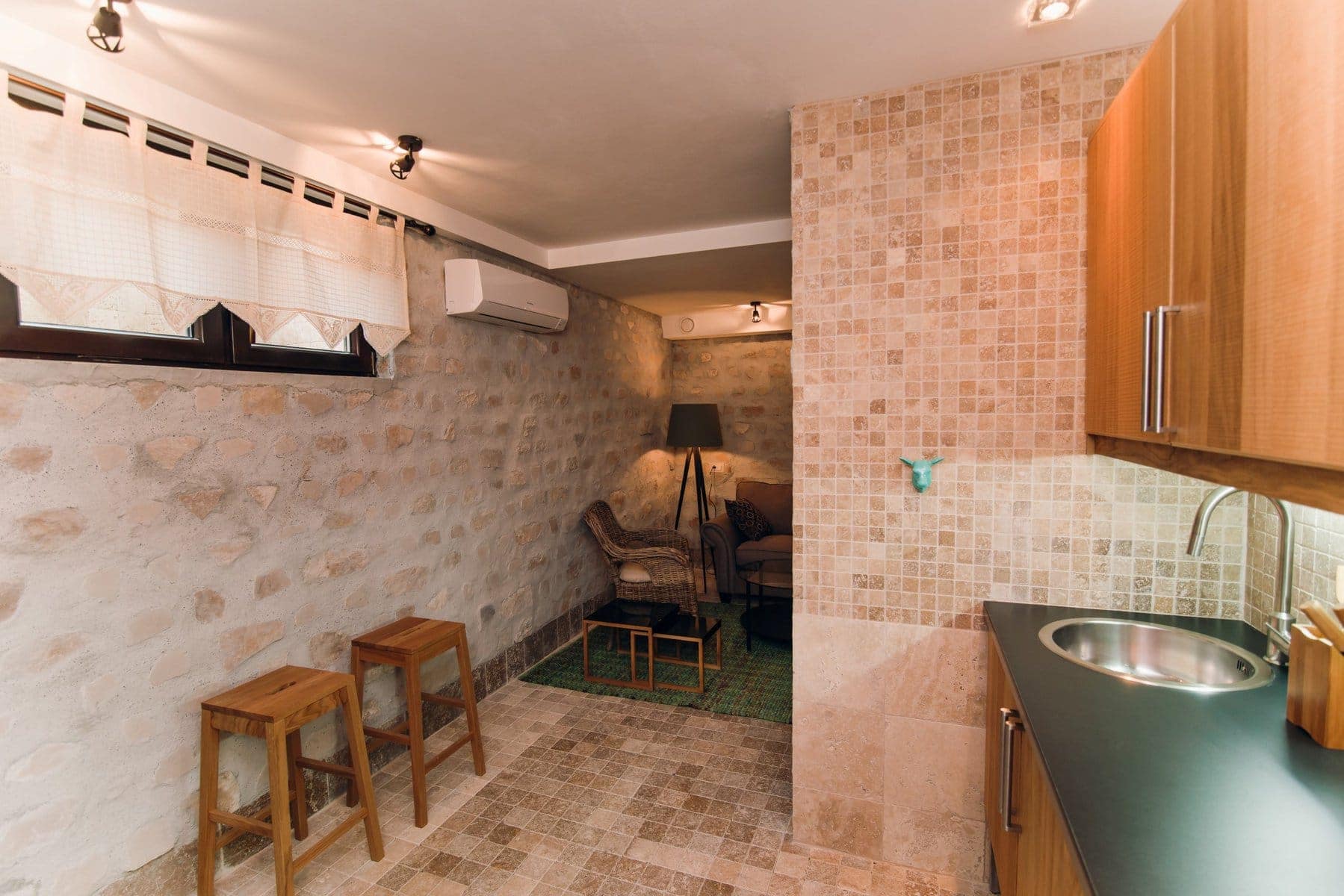 Rezevici 5bdr Authentic Villa (14)