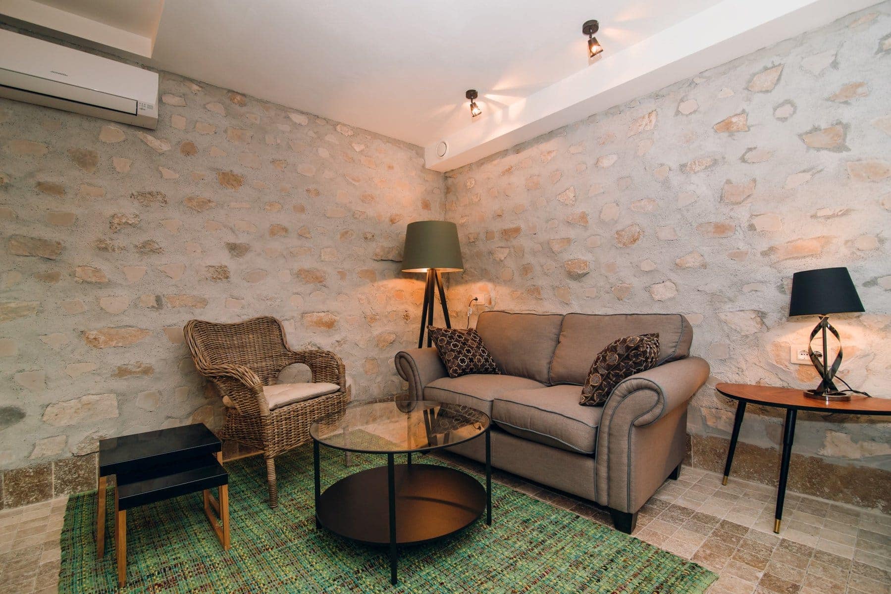 Rezevici 5bdr Authentic Villa (16)