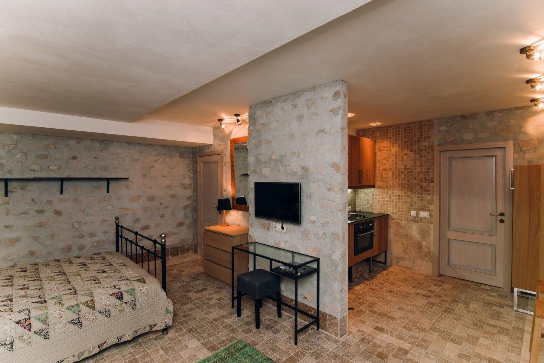 Rezevici 5bdr Authentic Villa (17)