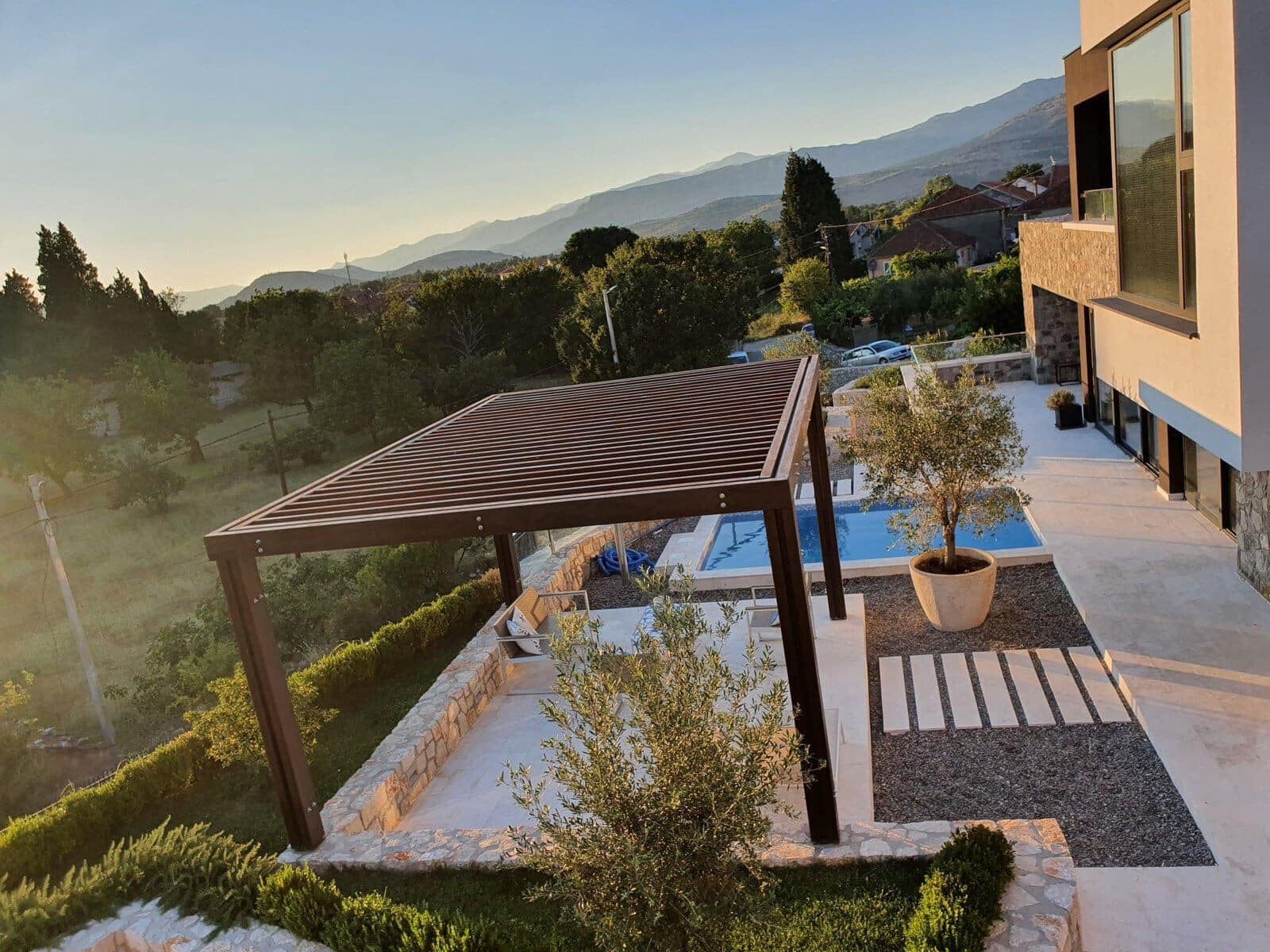 Three-bedroom, contemporary villa in an exclusive gated complex with an outdoor pool, Podgorica (15)