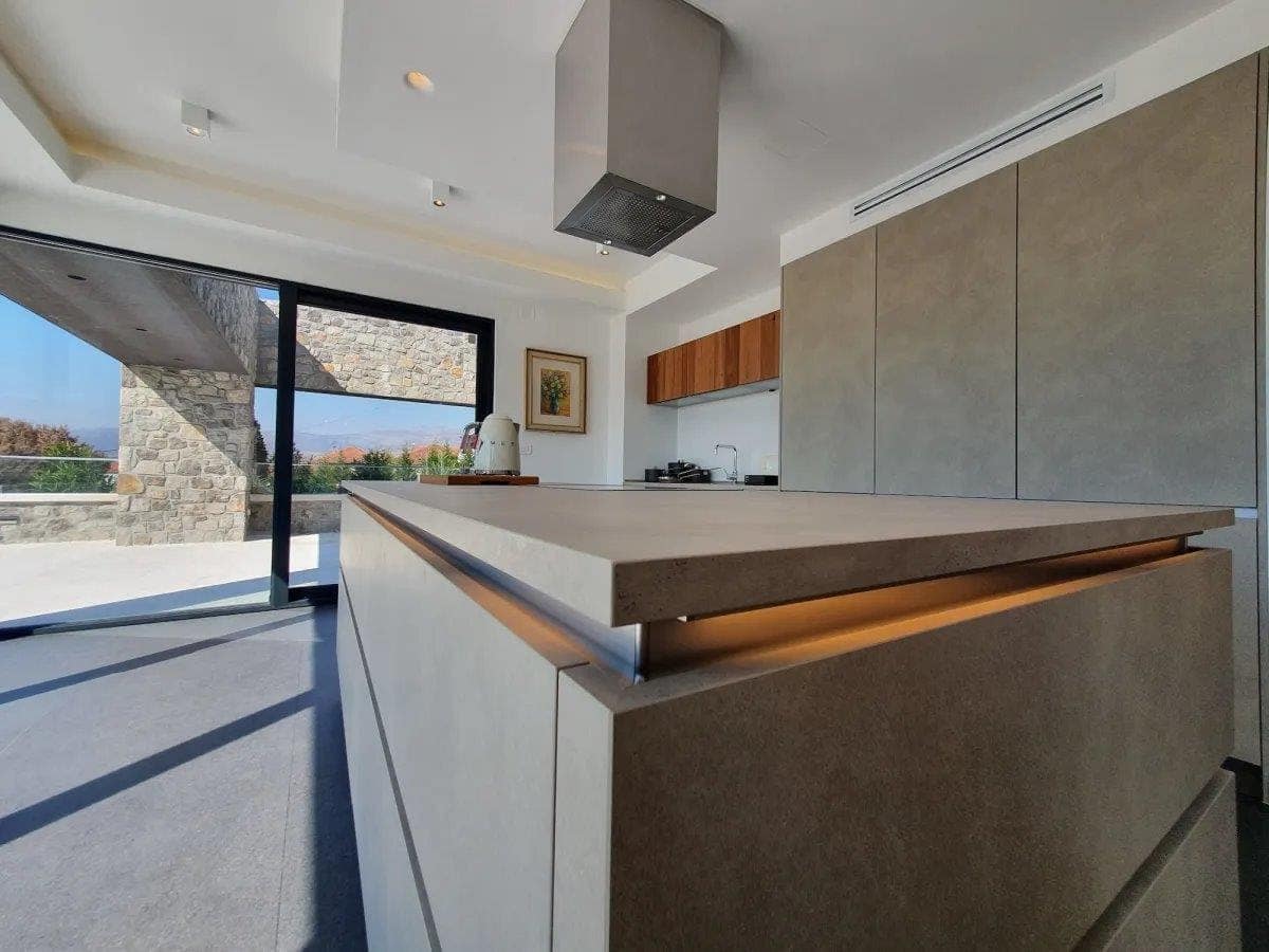 Three-bedroom, contemporary villa in an exclusive gated complex with an outdoor pool, Podgorica (5)
