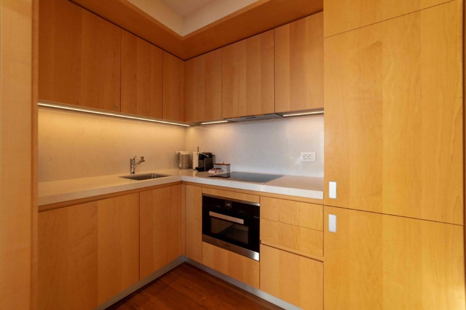Aqua 2bdr Waterfront Apartment (5)