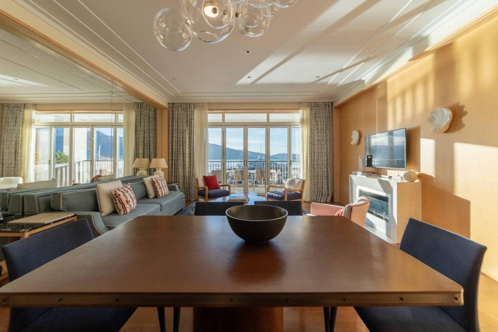 Aqua 2bdr Waterfront Apartment (6)