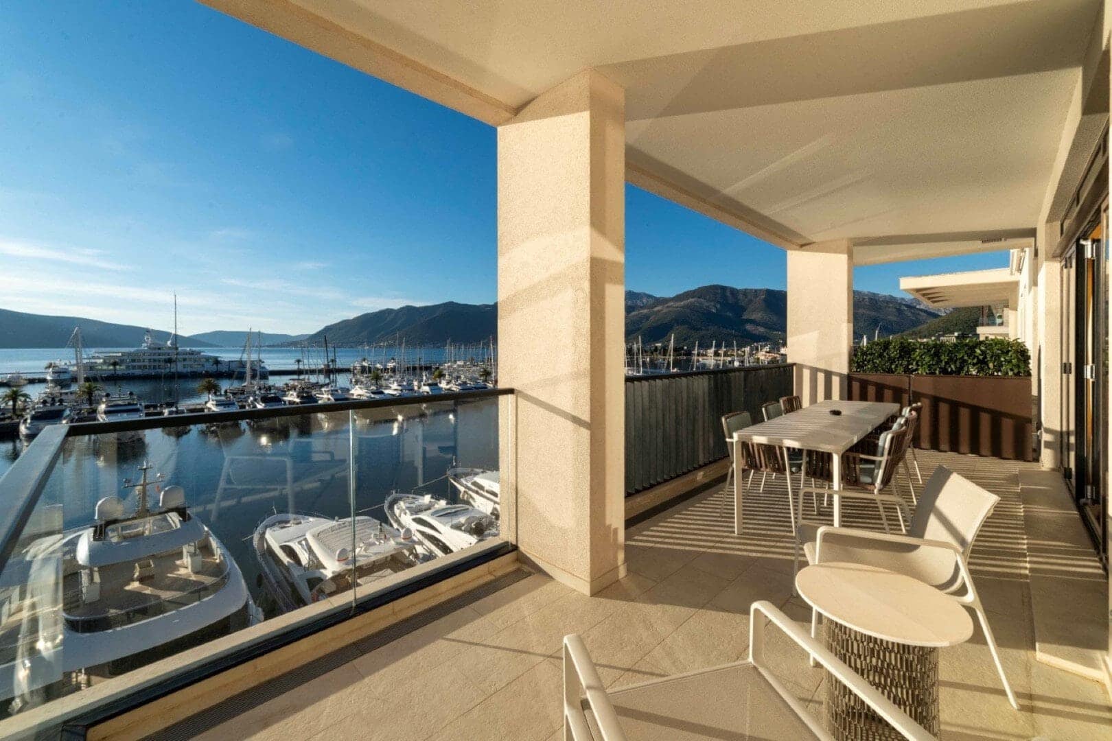 Aqua 2bdr Waterfront Apartment (13)