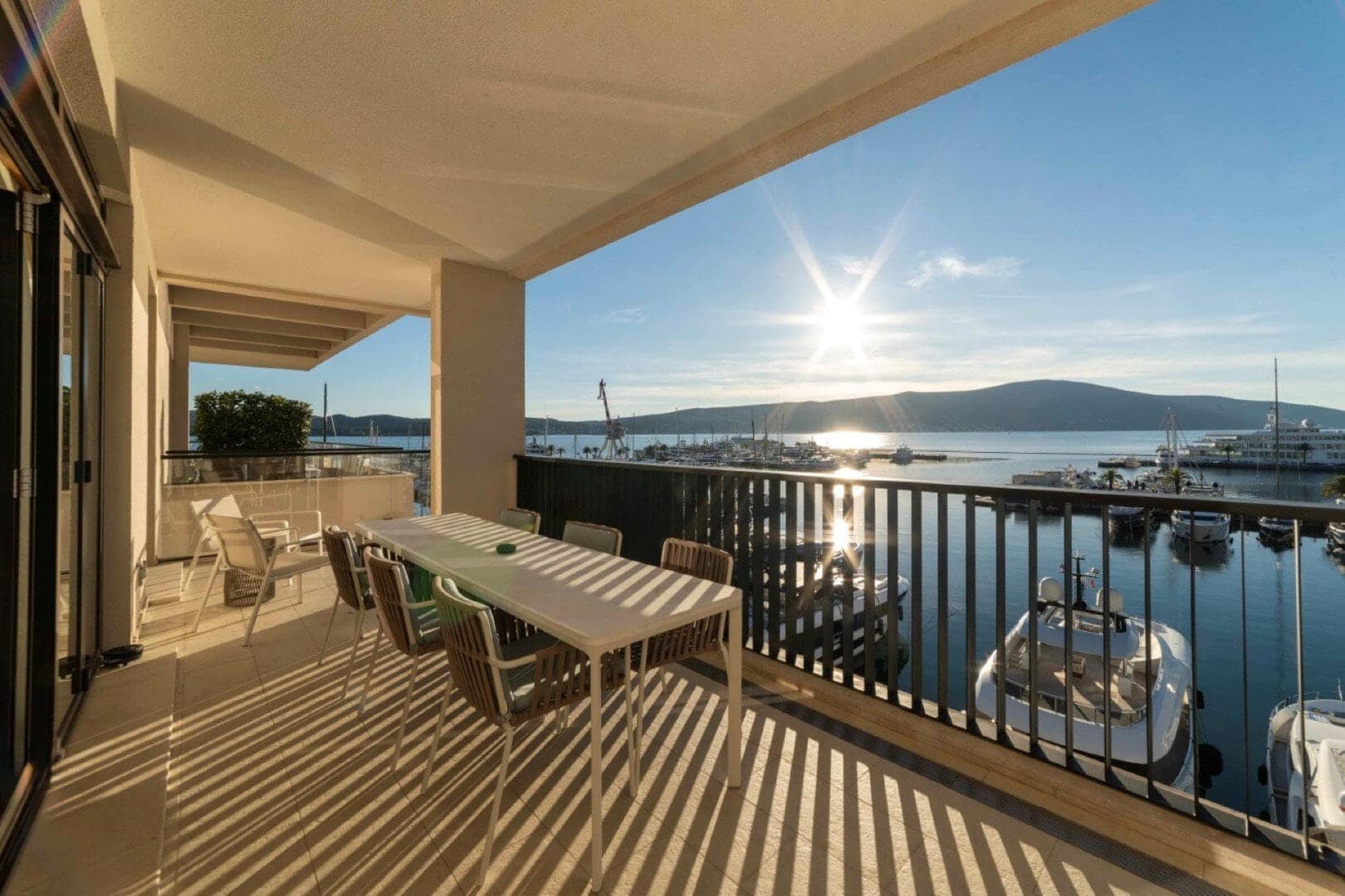 Aqua 2bdr Waterfront Apartment (14)