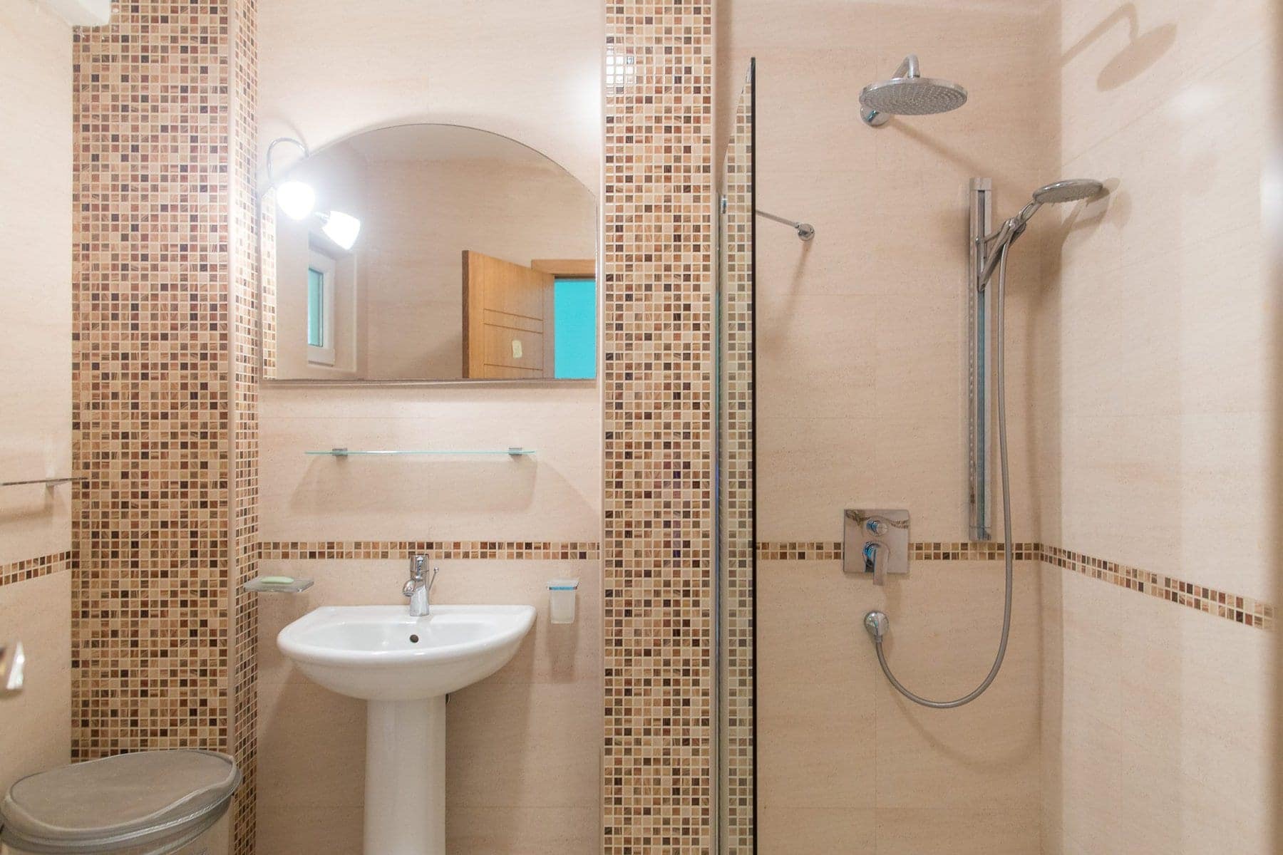Waterside 2bdr apartment in Sveti Stefan (9)